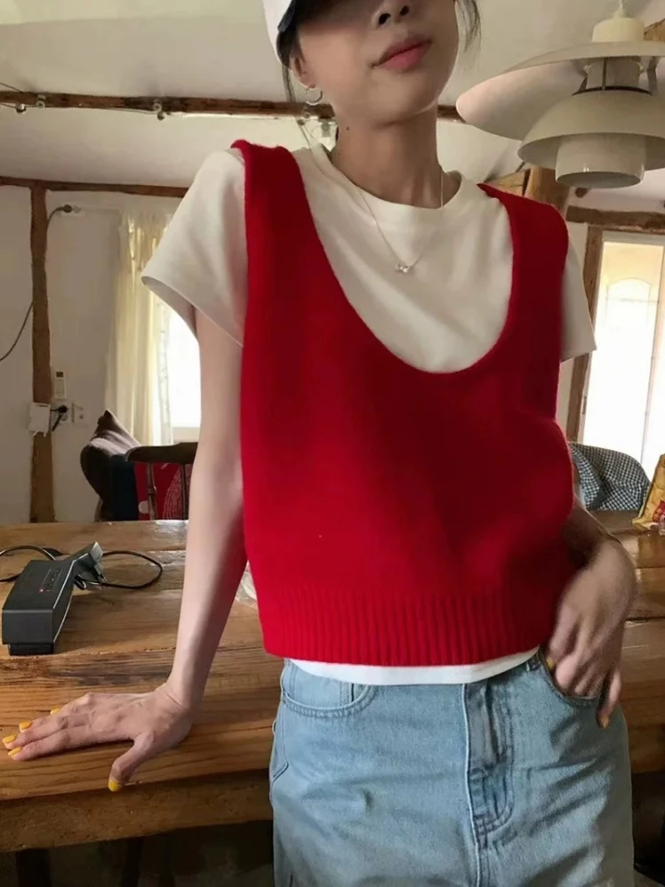 Loose Women's U-Neck Knitted Vest Korean Style Layering Sweater Top Slimming Fashionable Soft Comfortable Knitwear Vest
Loose Women's U-Neck Knitted Vest Korean Style Layering Sweater Top Slimming Fashionable Soft Comfortable Knitwear Vest