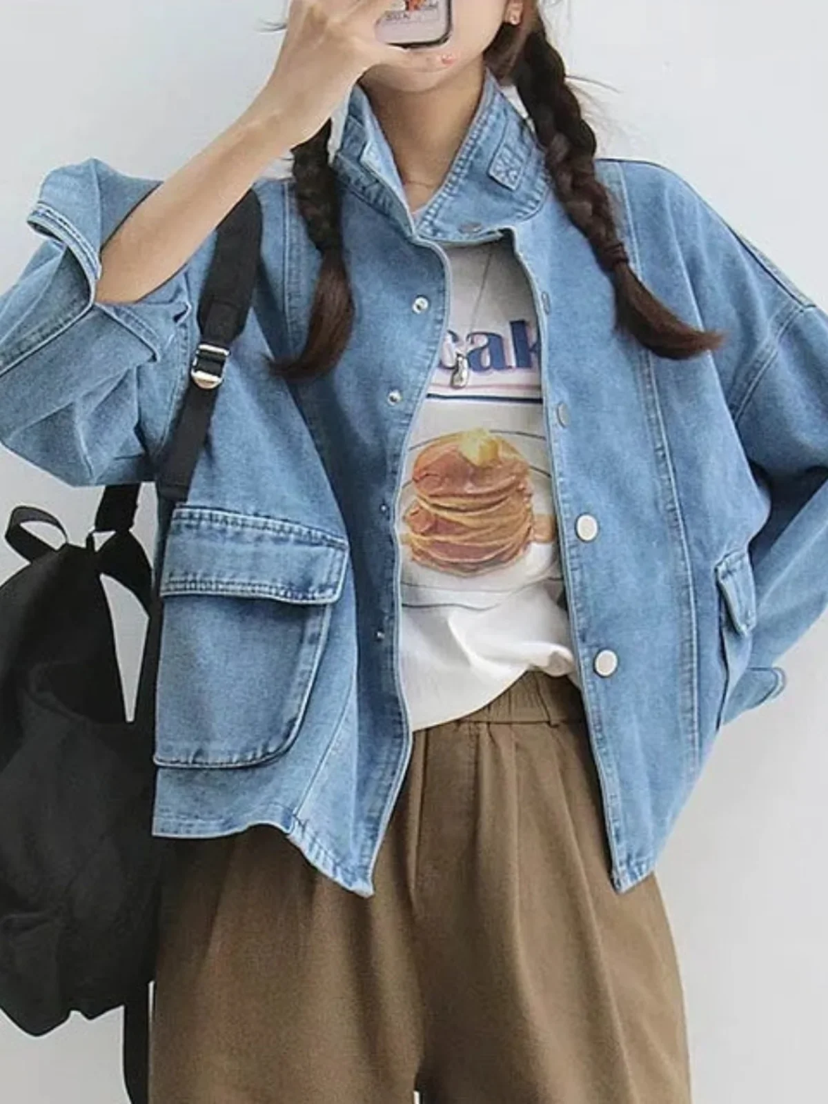 Retro Korean Sle Casual Denim Jaet with Large kets Loose Long Sve Collar Open Cardigan for Women Autumn 2024
Retro Korean Sle Casual Denim Jaet with Large kets Loose Long Sve Collar Open Cardigan for Women Autumn 2024