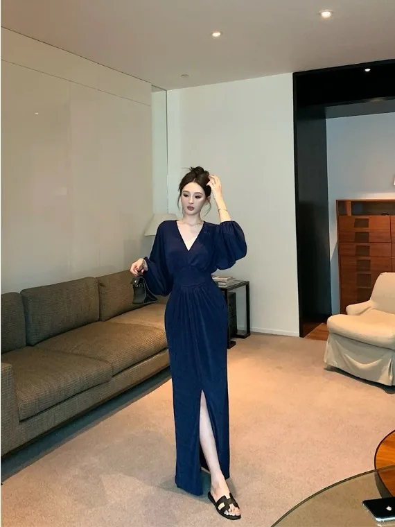 Elegant V-neck Long Dress Women's Spring 2026 New Slimming High Waist Design Split Fashionable A-line Skirt Korean Style
Elegant V-neck Long Dress Women's Spring 2026 New Slimming High Waist Design Split Fashionable A-line Skirt Korean Style