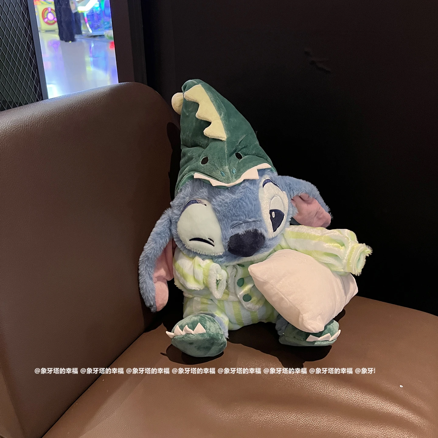 Новые пижамы с динозавром Disney Lilo & Stitch Sleepy Stitch, плюшевые игрушки Interstellar, детская плюшевая кукла, подарок на день Святого Валентина
Новые пижамы с динозавром Disney Lilo & Stitch Sleepy Stitch, плюшевые игрушки Interstellar, детская плюшевая кукла, подарок на день Святого Валентина