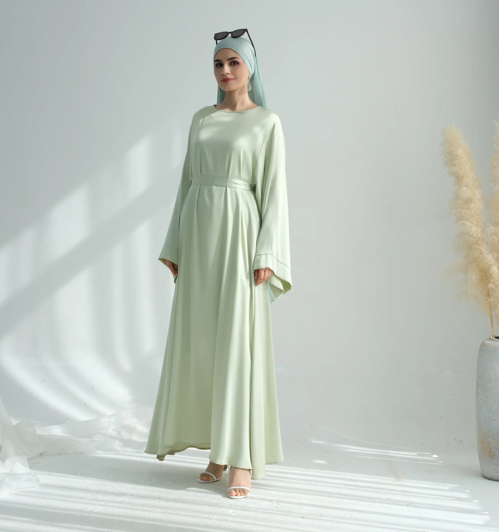 Ramadan Muslim Women Hijab Dress Satin Abaya Eid Jalabiya Islam Clothing Dubai Turkey Kaftan Robe Musulmane Longue Vestidos Gown
Ramadan Muslim Women Hijab Dress Satin Abaya Eid Jalabiya Islam Clothing Dubai Turkey Kaftan Robe Musulmane Longue Vestidos Gown