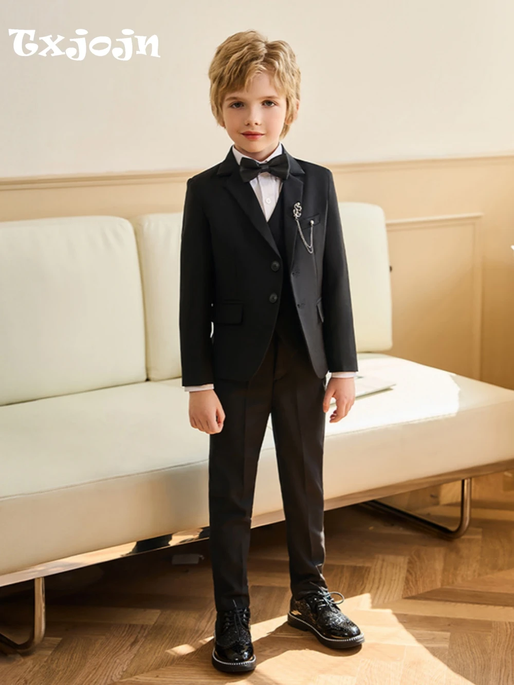 Elegant Black Boy's Suit Set 4 Pieces Jacket Vest Pants With Bow-tie Wedding Guest Outfit Notched Lapel Kids Tuxedo Party Wear
Elegant Black Boy's Suit Set 4 Pieces Jacket Vest Pants With Bow-tie Wedding Guest Outfit Notched Lapel Kids Tuxedo Party Wear