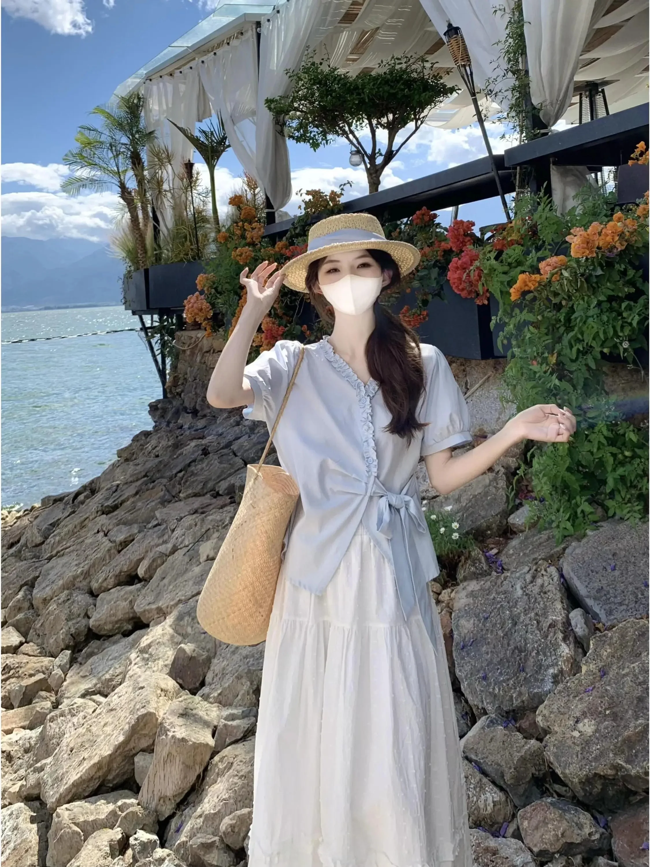 Korean Style V-Neck Short Sleeve Shirt Women's Summer 2026 New Waist-Cinching Gentle Fashion Top Knot Wood Grain
Korean Style V-Neck Short Sleeve Shirt Women's Summer 2026 New Waist-Cinching Gentle Fashion Top Knot Wood Grain