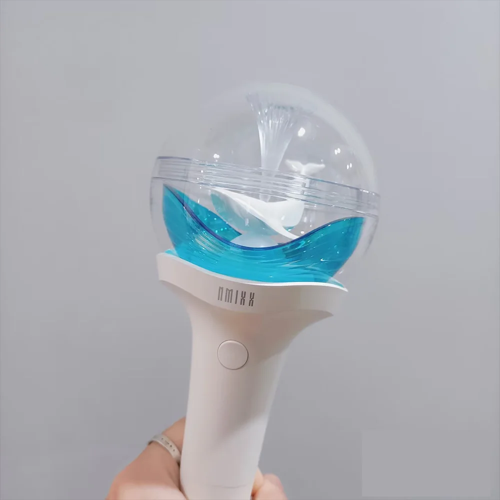 KPOP NMIXX Концертный светильник Stick Без Bluetooth Светодиодный светильник в форме кита Ручная лампа Поддержка встреч для фанатов SullYoon HaeWon KyuJin Подарок для фанатов
KPOP NMIXX Концертный светильник Stick Без Bluetooth Светодиодный светильник в форме кита Ручная лампа Поддержка встреч для фанатов SullYoon HaeWon KyuJin Подарок для фанатов