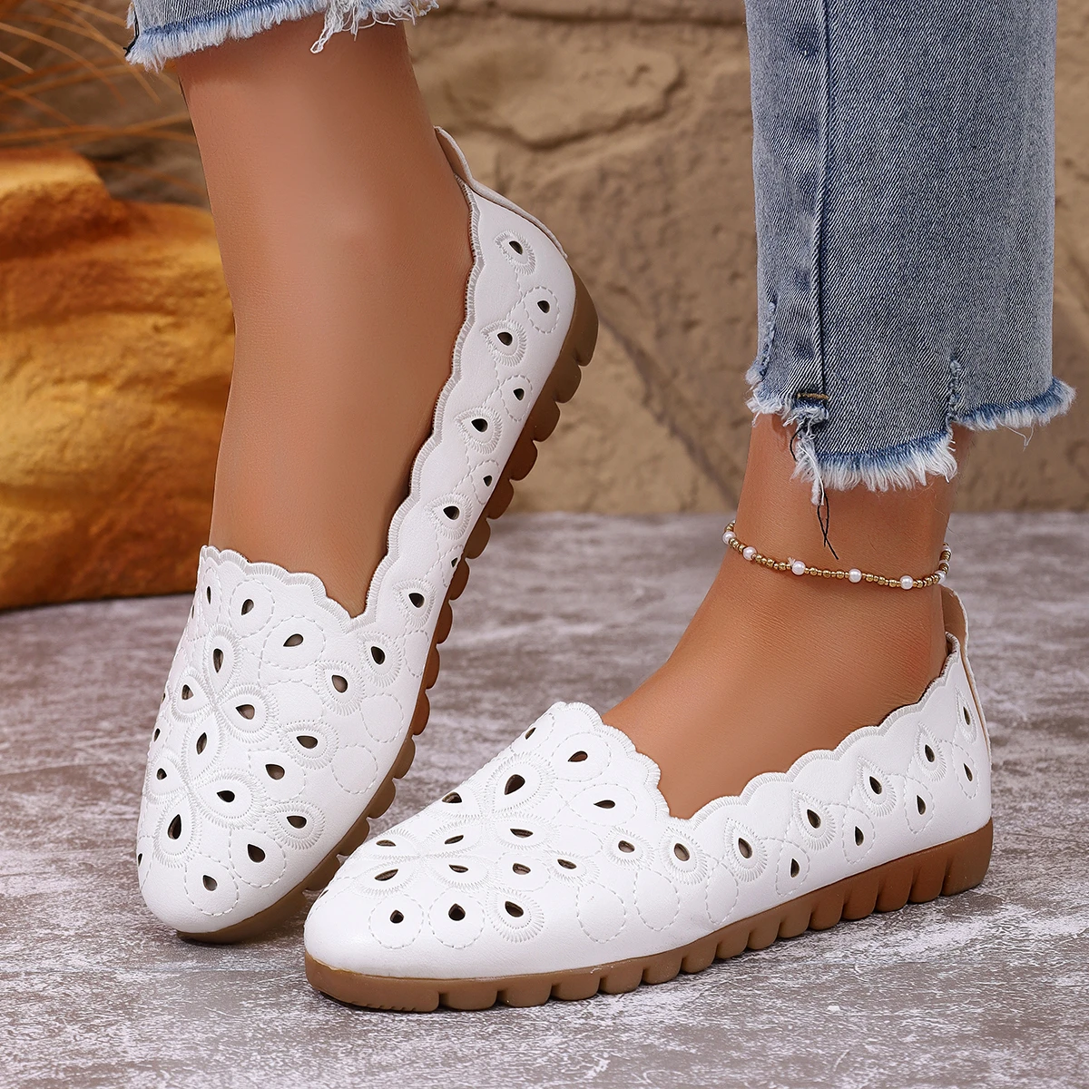 2026 Ladies Shoes Shallow Women Flats Fashion Hollow Out Daily Loafers Soft Bottom Comfortable Flat Low Heels Sneakers Women
2026 Ladies Shoes Shallow Women Flats Fashion Hollow Out Daily Loafers Soft Bottom Comfortable Flat Low Heels Sneakers Women