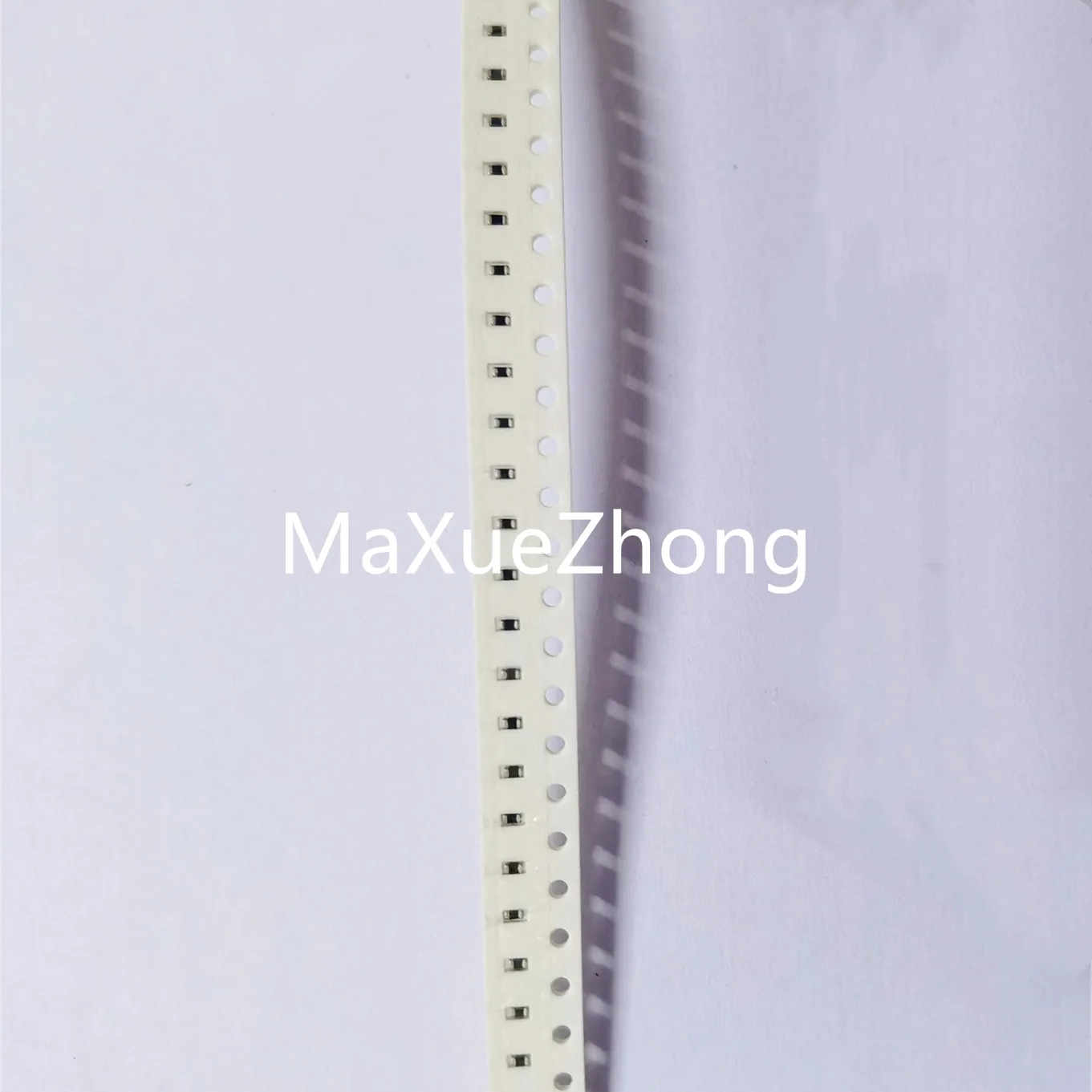 Original new 100% HCB1608KF-121T30 0603 120R 3A high current bead ferrite bead inductor 
Original new 100% HCB1608KF-121T30 0603 120R 3A high current bead ferrite bead inductor