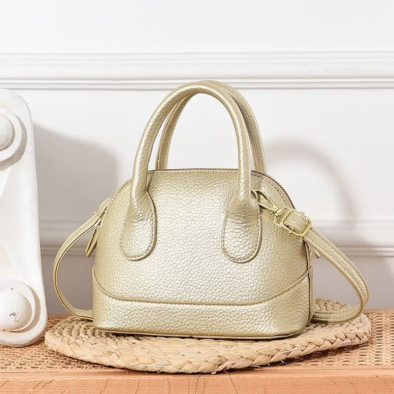 Bag Women's Messenger Bag 2026 New High-end Commuting Large-capacity Portable Niche Single Shoulder Versatile Women's Bag Gift
Bag Women's Messenger Bag 2026 New High-end Commuting Large-capacity Portable Niche Single Shoulder Versatile Women's Bag Gift