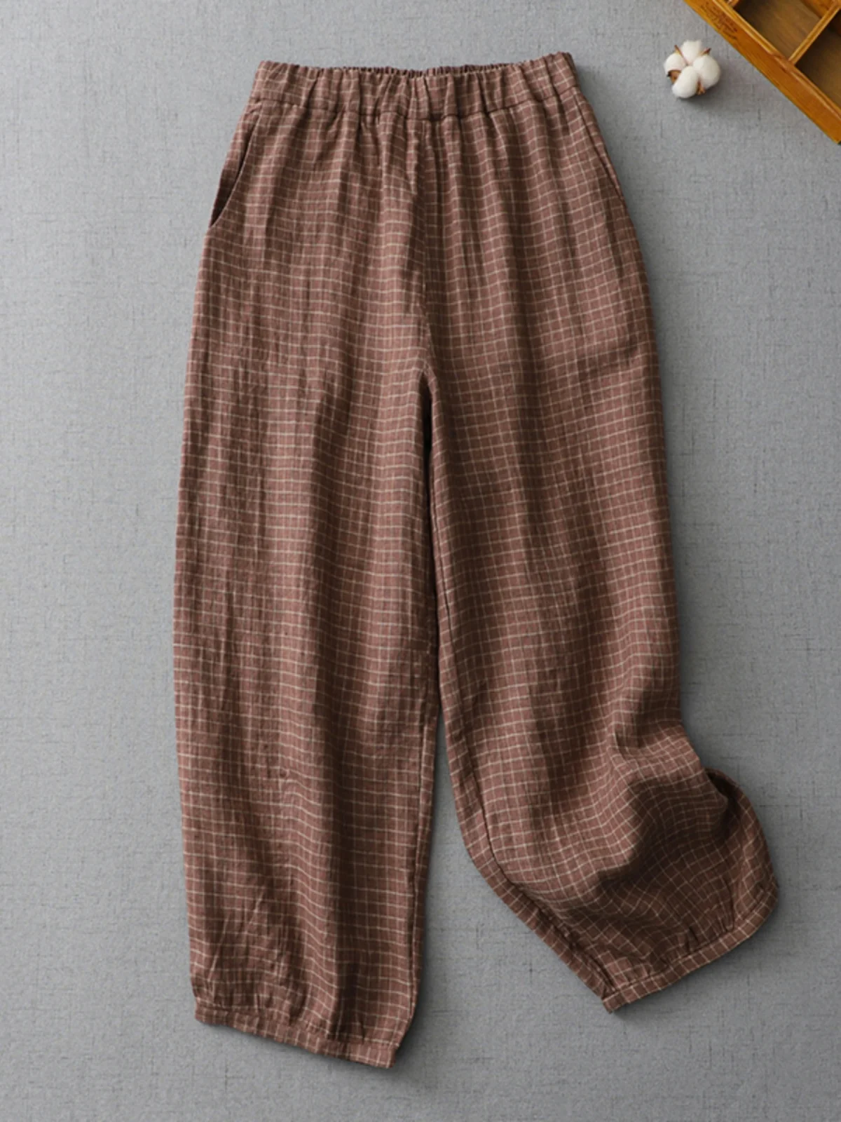 Retro Japanese Plaid Linen Wide Leg Pants Women's Spring Autumn Elastic Waist Slimming Cuffed Pants Commute Sle Thin Model
Retro Japanese Plaid Linen Wide Leg Pants Women's Spring Autumn Elastic Waist Slimming Cuffed Pants Commute Sle Thin Model