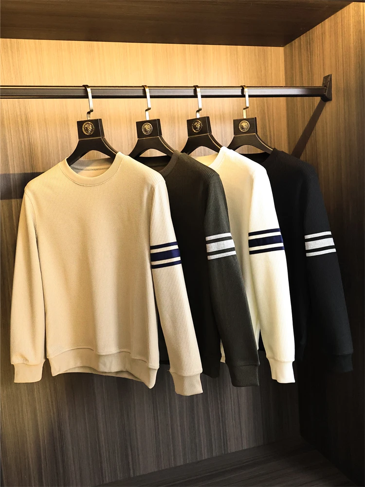 Мужской вязаный свитшот с круглым вырезом, осенний, модный, универсальный, теплый, высококачественный, повседневный, с полосатым узором
Мужской вязаный свитшот с круглым вырезом, осенний, модный, универсальный, теплый, высококачественный, повседневный, с полосатым узором