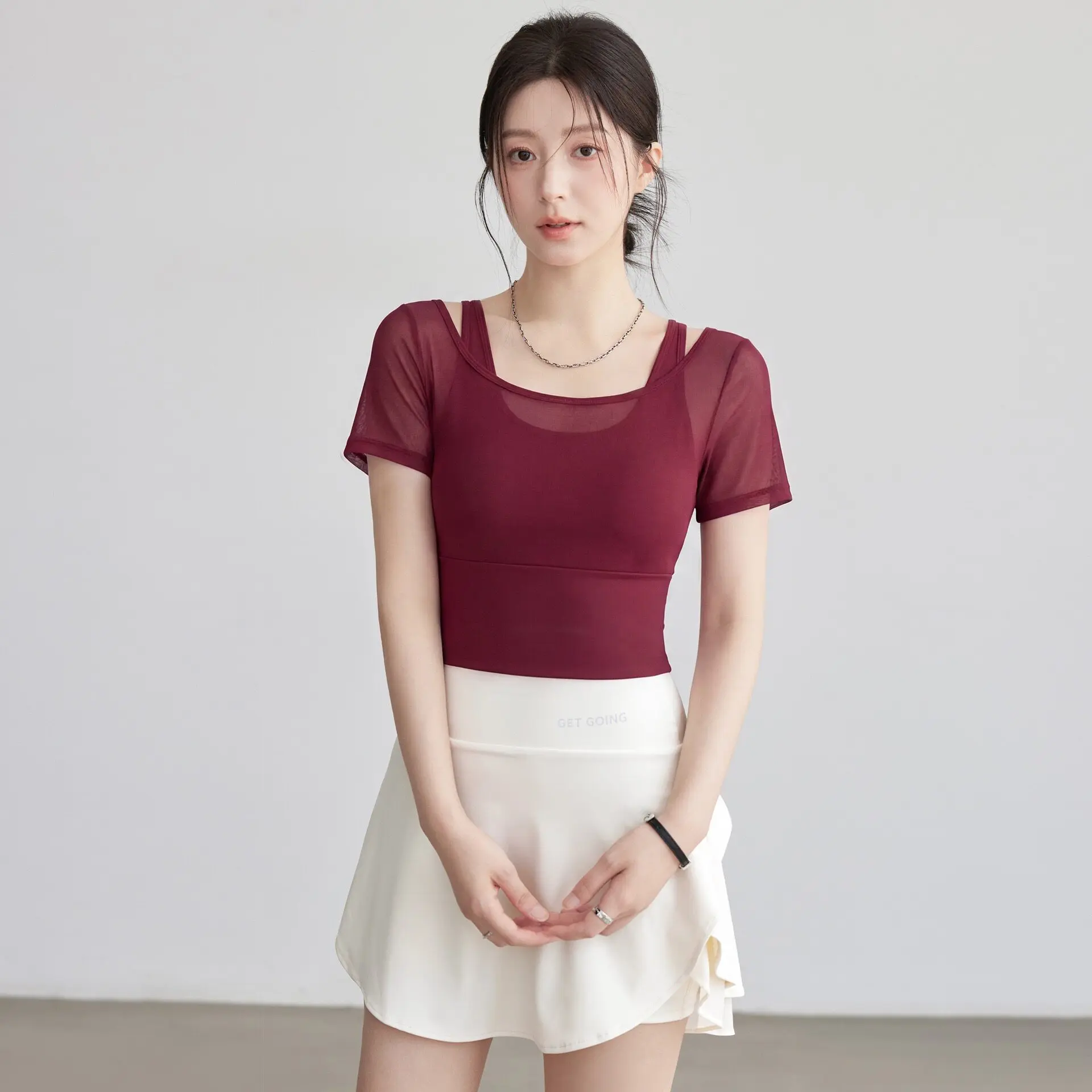 Fake Two-piece Pure Lust Style Yoga Short-sleeved Women Tight-fitting Slimming Sports Top with Chest Pad Pilates Fitness Summer
Fake Two-piece Pure Lust Style Yoga Short-sleeved Women Tight-fitting Slimming Sports Top with Chest Pad Pilates Fitness Summer
