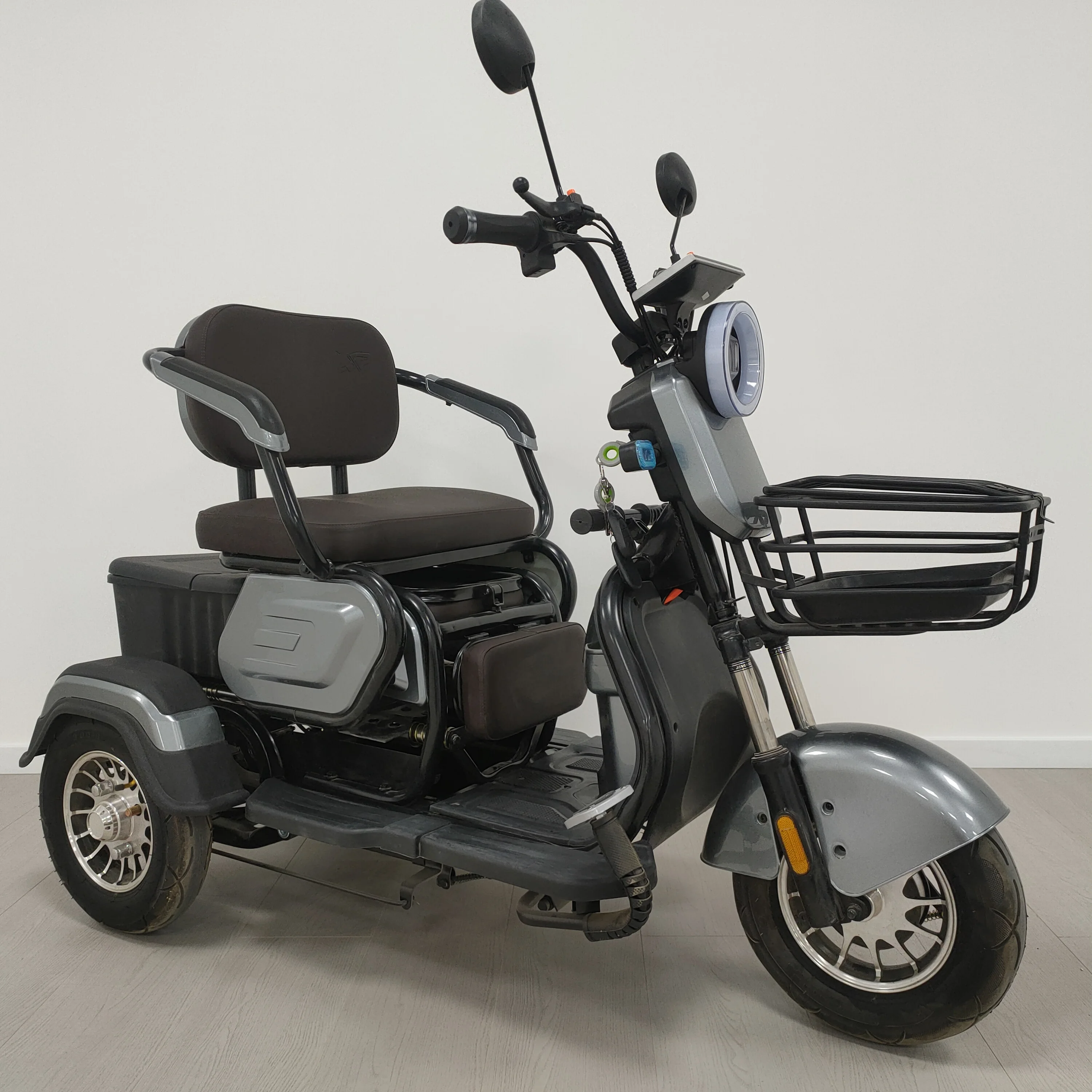 Factory New Fashionable 3-wheeled Electric Tricycle with Open Body Electric Power Supply Voltage Approved by EEC for Passengers
Factory New Fashionable 3-wheeled Electric Tricycle with Open Body Electric Power Supply Voltage Approved by EEC for Passengers