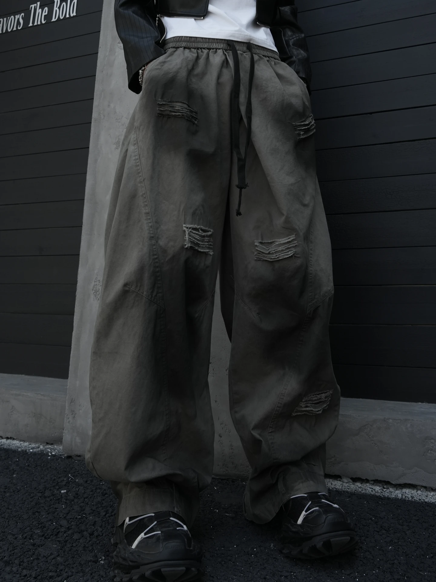 Retro Waste Soil Wind Black Damage Hole Dirty Dyed Matchet Pants Distressed Hip Hop plus Size High Street American Casual
Retro Waste Soil Wind Black Damage Hole Dirty Dyed Matchet Pants Distressed Hip Hop plus Size High Street American Casual