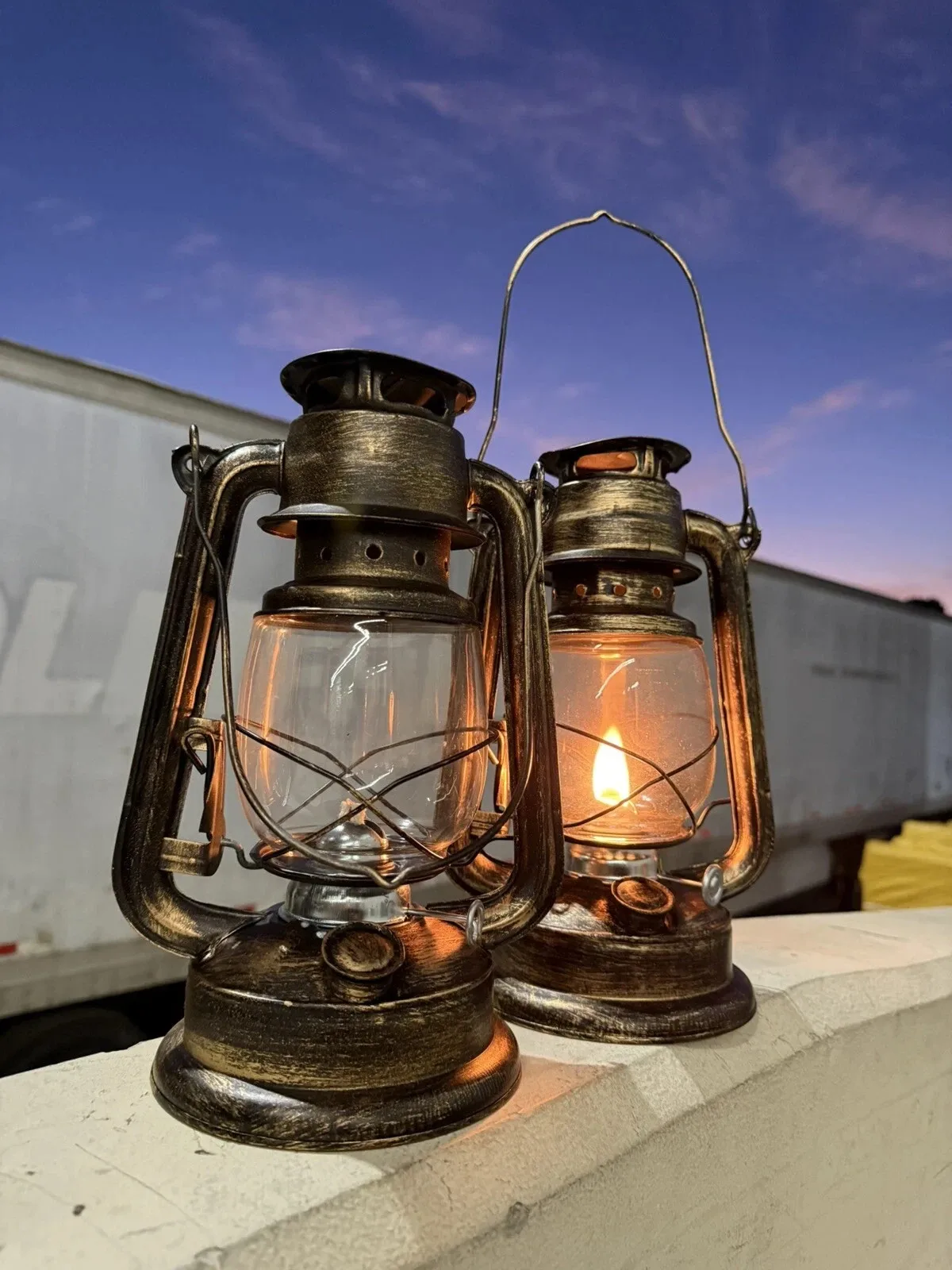 Vintage Style Hurricane Lamp Antique Kerosene Oil Lantern Camping Bronze
Vintage Style Hurricane Lamp Antique Kerosene Oil Lantern Camping Bronze