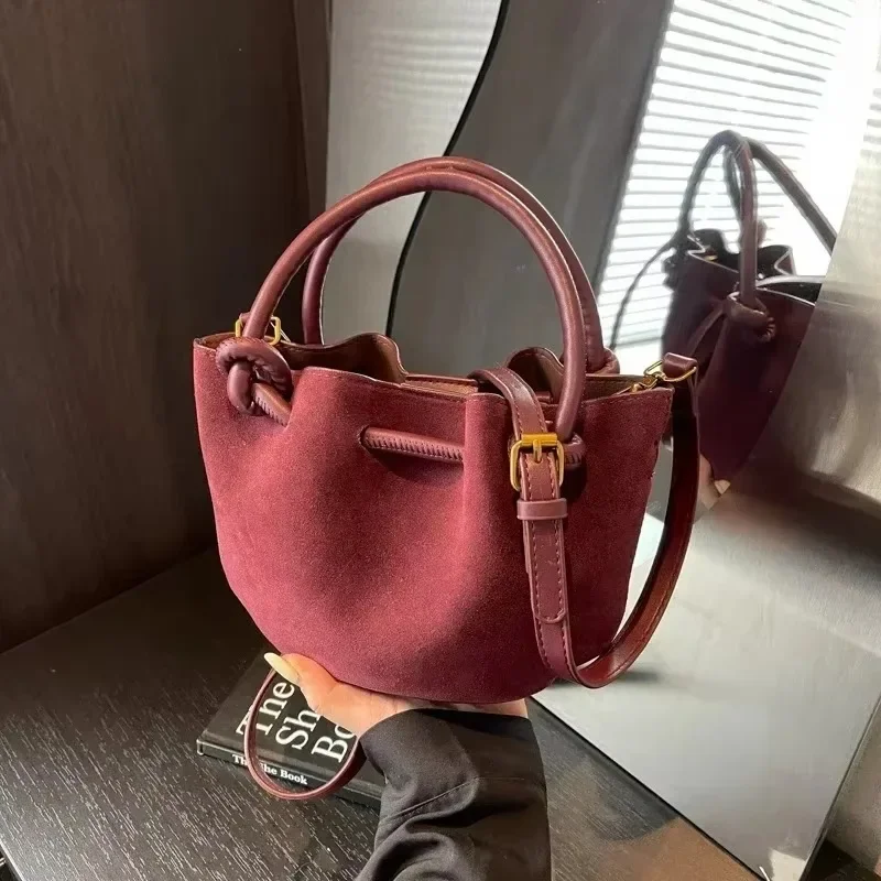 Hot Sale Versatile High Quality PU Zipper Women's Crossbody Bags 2025 Fashion Large Capacity Sewing Thread Shoulder Bags
Hot Sale Versatile High Quality PU Zipper Women's Crossbody Bags 2025 Fashion Large Capacity Sewing Thread Shoulder Bags