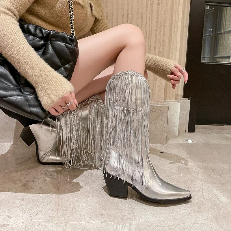 Plus Size Tassel Glossy Metallic PU Pointed Thick Heeled Slip-On Women's Boots Fashion Show Performance in Tube Boots
Plus Size Tassel Glossy Metallic PU Pointed Thick Heeled Slip-On Women's Boots Fashion Show Performance in Tube Boots