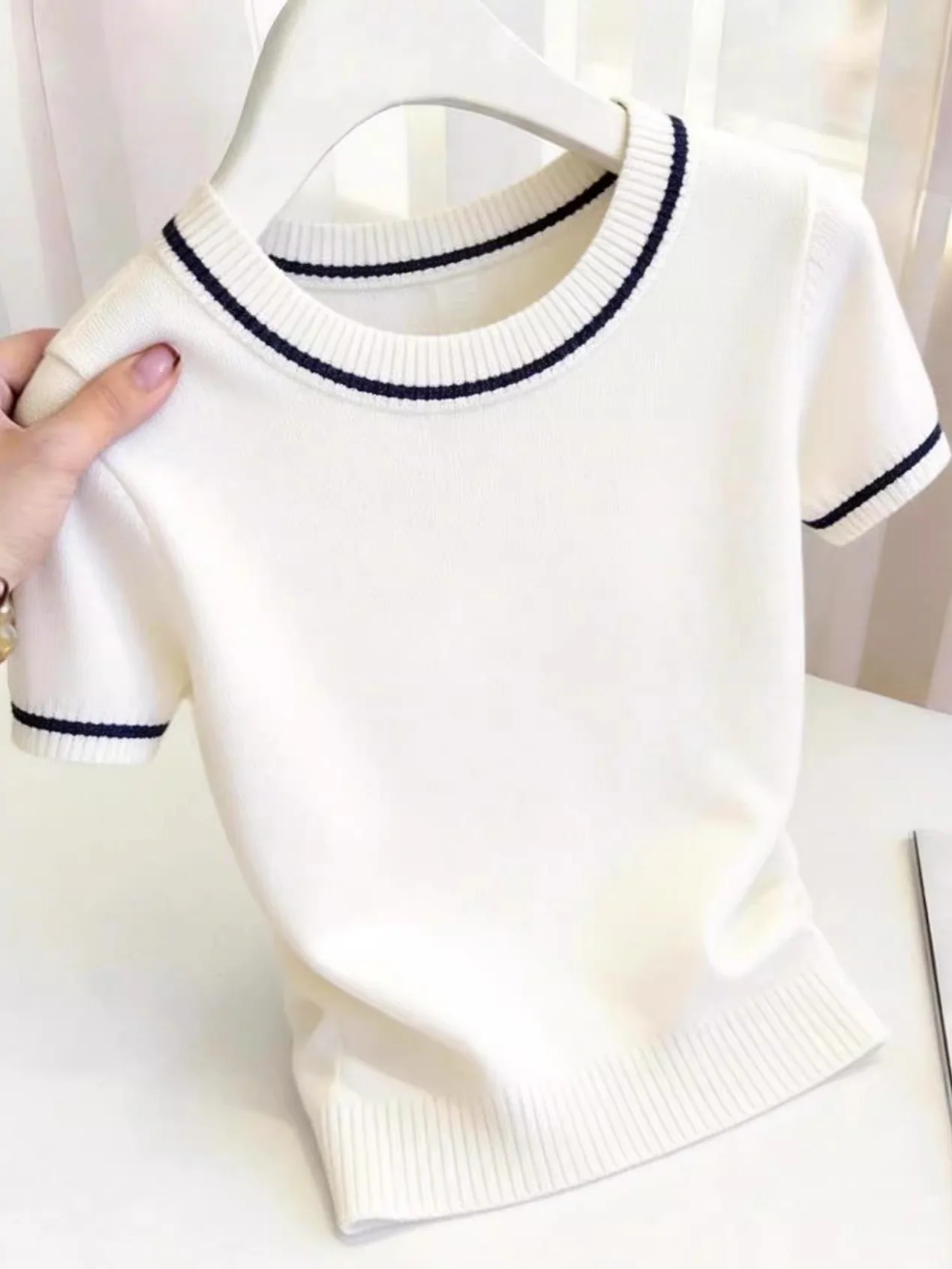 plus Size Women's T-Shirt round Neck Short Sleeve Slimming Top Summer Thin Waist-Cinching Color Block Commute Style Knitted
plus Size Women's T-Shirt round Neck Short Sleeve Slimming Top Summer Thin Waist-Cinching Color Block Commute Style Knitted