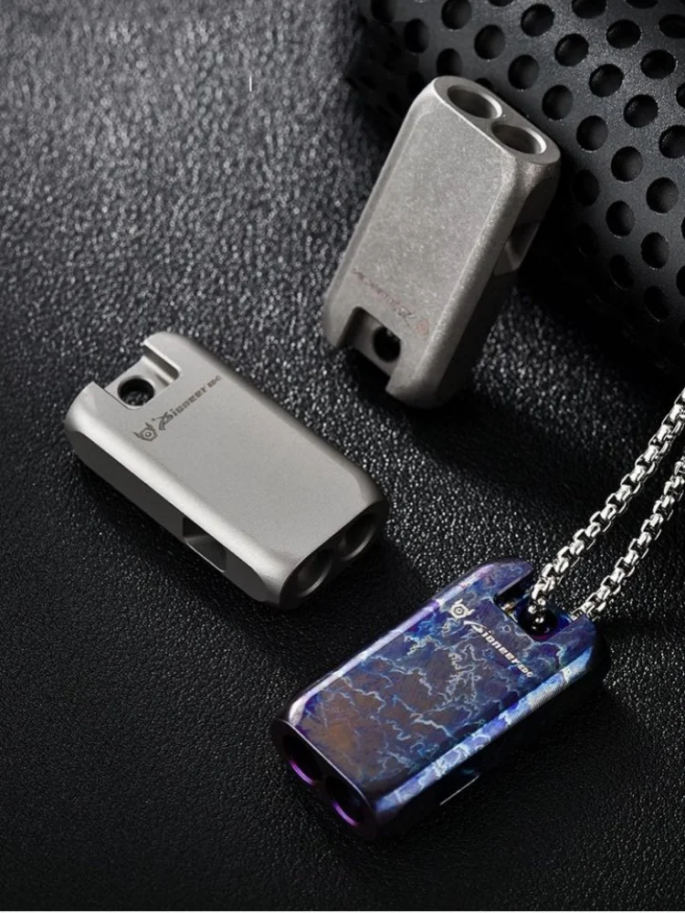 Свисток из титанового сплава с высоким децибелом, двойной трубчатый свисток, портативный инструмент для выживания на открытом воздухе
Свисток из титанового сплава с высоким децибелом, двойной трубчатый свисток, портативный инструмент для выживания на открытом воздухе