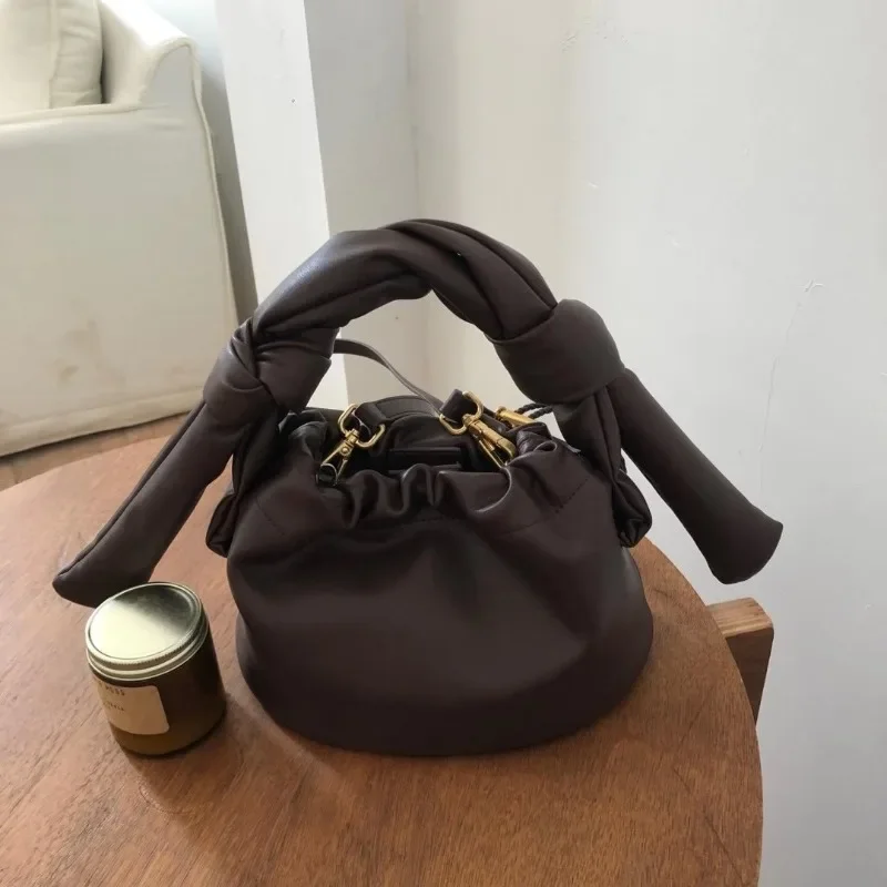 Niche Personality Luxury Fashion Pleated Handbag Euramerican Moda Vintage Minority Literary Shoulder Pack All-match Female Bags
Niche Personality Luxury Fashion Pleated Handbag Euramerican Moda Vintage Minority Literary Shoulder Pack All-match Female Bags