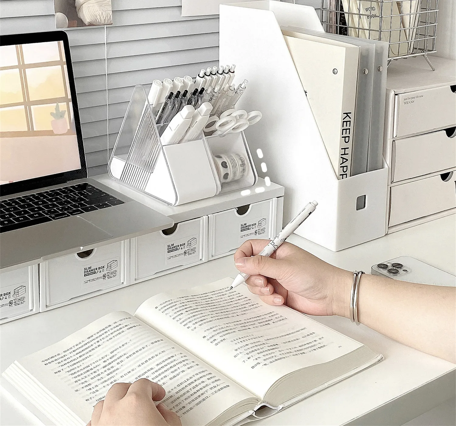 Креативный настольный органайзер для ручек и канцелярских принадлежностей, для организации рабочего стола, офиса и школьных принадлежностей.
Креативный настольный органайзер для ручек и канцелярских принадлежностей, для организации рабочего стола, офиса и школьных принадлежностей.