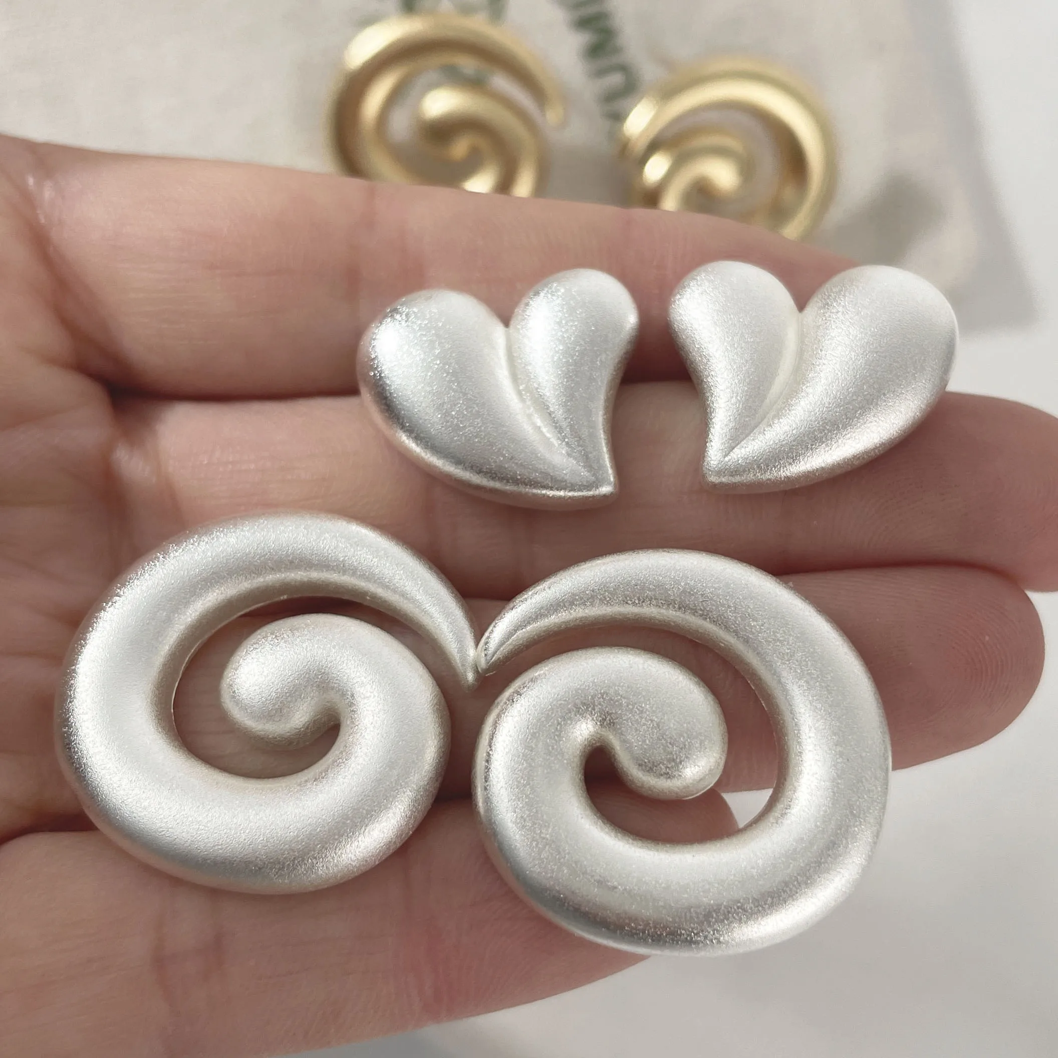 925 Sterling Silver Earrings For Women Trendy Simple Heart Round Earring Jewelry Prevent Allergy Party Christmas Accessories
925 Sterling Silver Earrings For Women Trendy Simple Heart Round Earring Jewelry Prevent Allergy Party Christmas Accessories