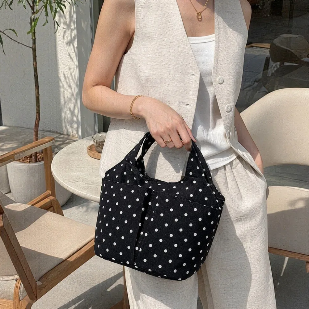 Fashion Lightweight Polka Dot Tote Bag Large Capacity Casual Soft Padded Handbag Sweet Style Versatile Top-handle Bag Women Use
Fashion Lightweight Polka Dot Tote Bag Large Capacity Casual Soft Padded Handbag Sweet Style Versatile Top-handle Bag Women Use