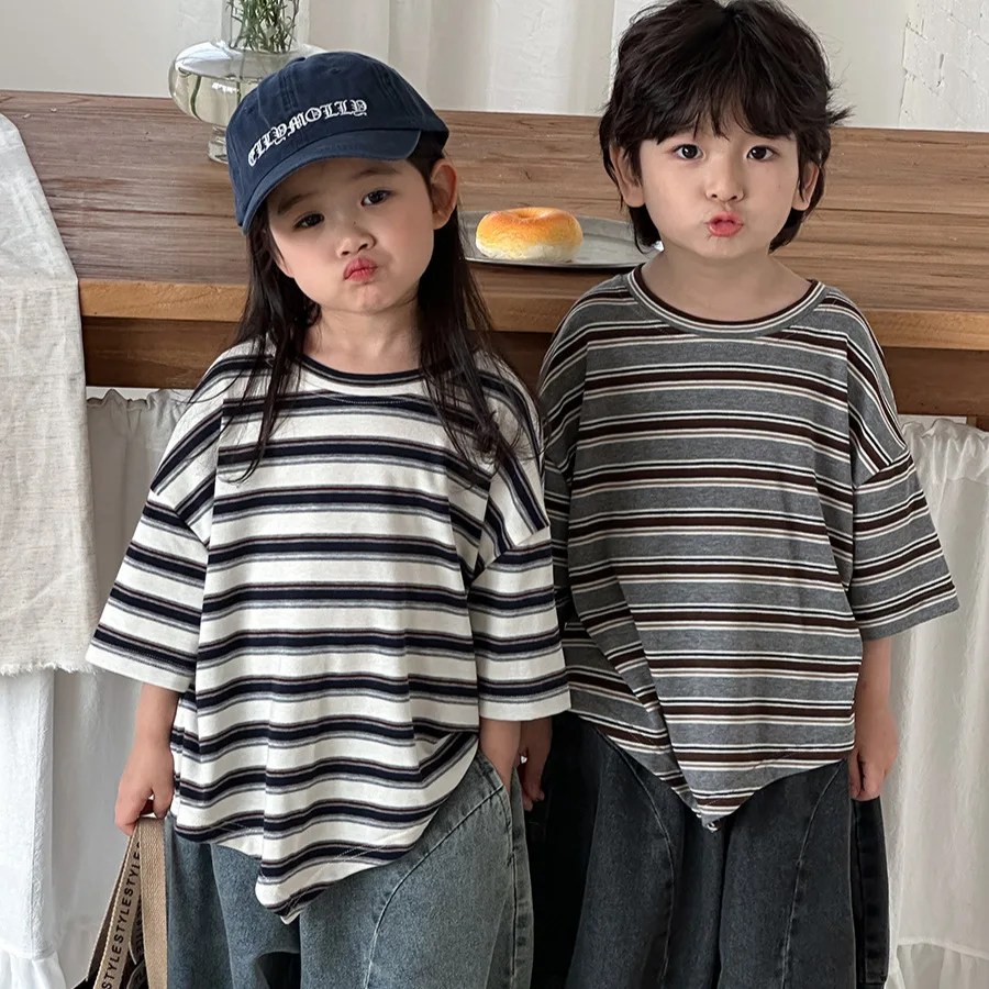 2026 Summer Kids Striped Irregular Hem Tee Drop Shoulder Loose Soft Breathable Toddler Short Sleeve Daily Casual Fashion Top
2026 Summer Kids Striped Irregular Hem Tee Drop Shoulder Loose Soft Breathable Toddler Short Sleeve Daily Casual Fashion Top