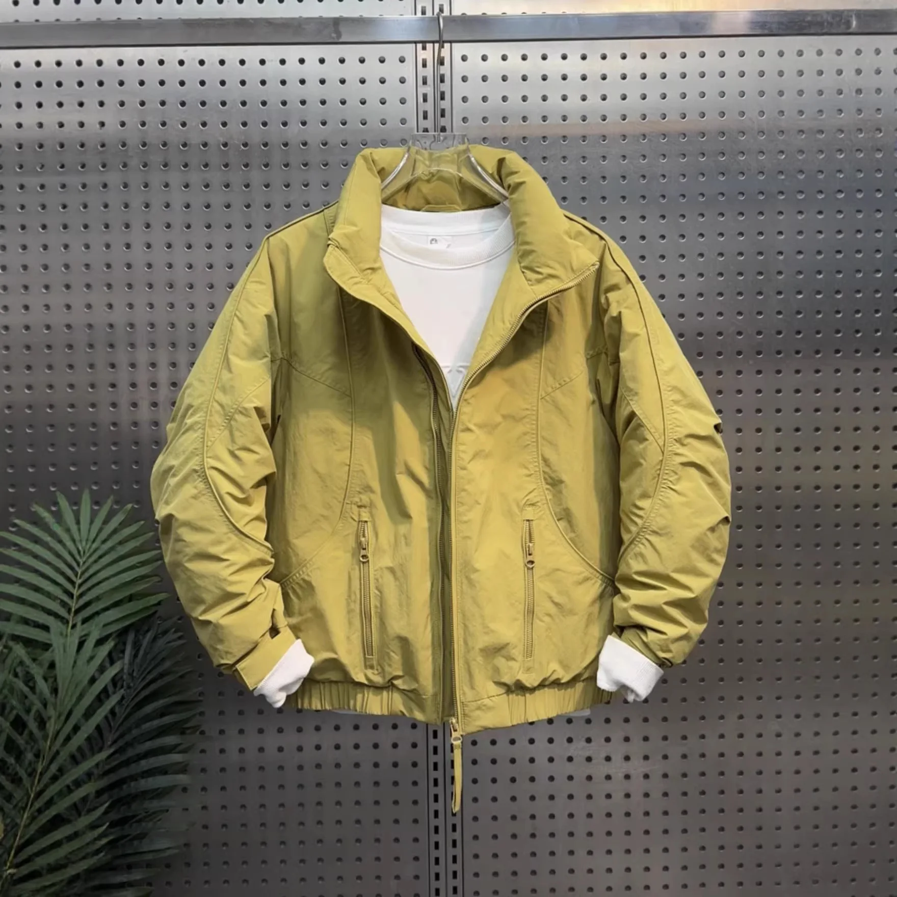 Модная свободная мужская куртка 2024 года, весна-осень, с простым воротником-стойкой, однотонная, повседневная, белая, с наполнителем из пуха
Модная свободная мужская куртка 2024 года, весна-осень, с простым воротником-стойкой, однотонная, повседневная, белая, с наполнителем из пуха