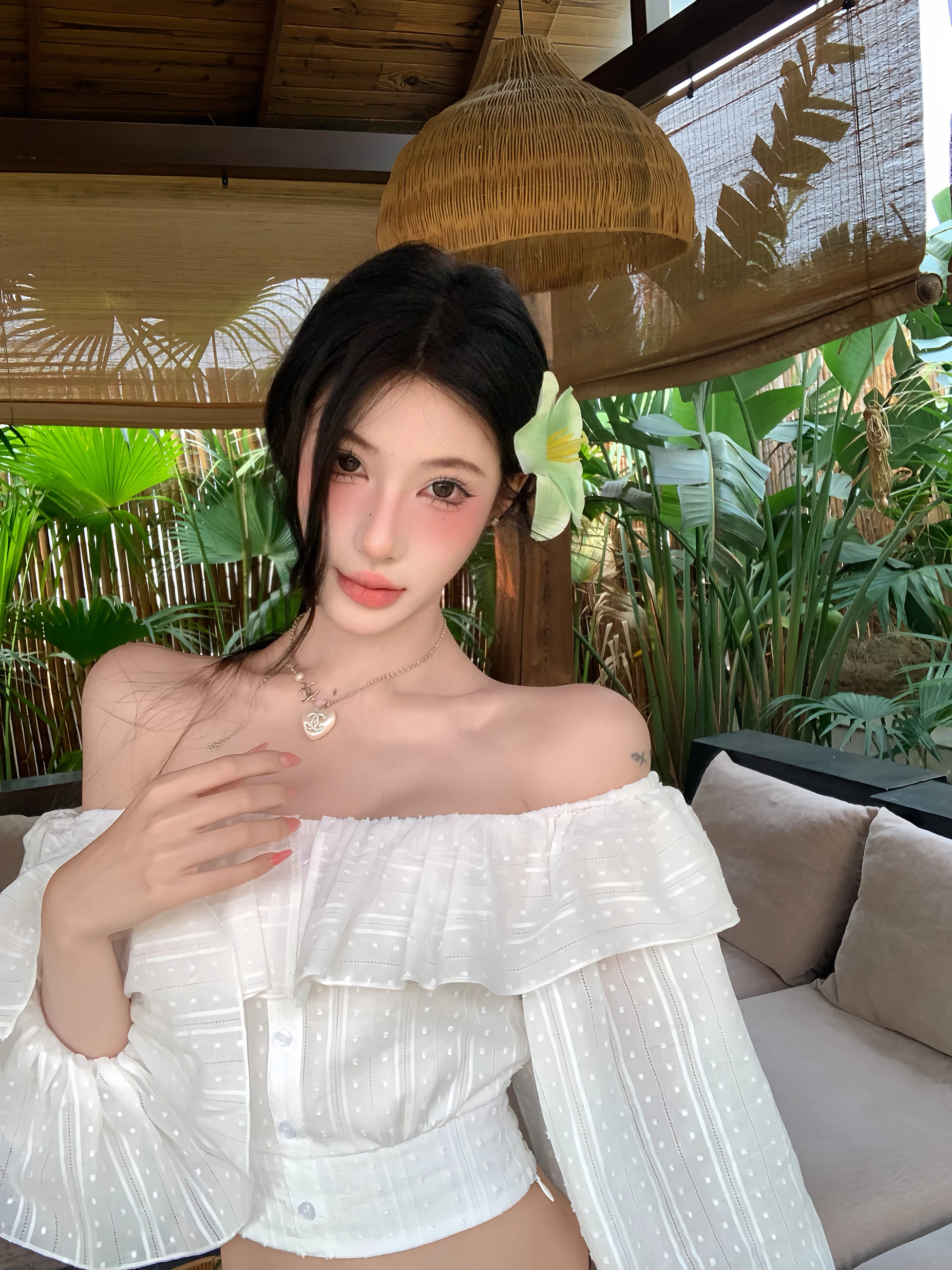 Eden Cow Spring Summer Fashionable Spicy Girl Bubble Sleeve Lace Trim One Shoulder French Style Slim Fit Shirt for Women
Eden Cow Spring Summer Fashionable Spicy Girl Bubble Sleeve Lace Trim One Shoulder French Style Slim Fit Shirt for Women