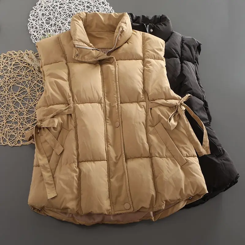 2025 New Winter Warm Cropped Vest Jackets Women Sleeveless Waistband Stand Collar Zip Up Puffer Waistcoat Street Style Outwear
2025 New Winter Warm Cropped Vest Jackets Women Sleeveless Waistband Stand Collar Zip Up Puffer Waistcoat Street Style Outwear