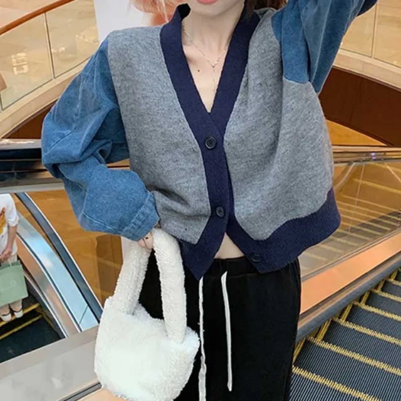 Autumn and Winter New Casual V-neck Knitted Contrasting Design Sweater Women's Cardigan Retro Style Denim Top
Autumn and Winter New Casual V-neck Knitted Contrasting Design Sweater Women's Cardigan Retro Style Denim Top