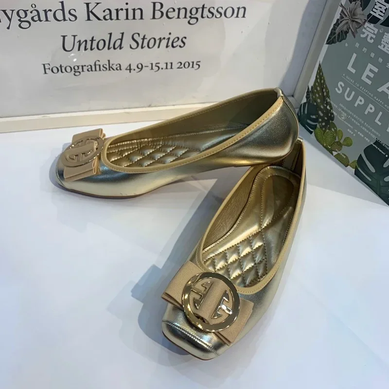 Женские балетки, весна 2024, туфли на плоской подошве с квадратной головкой, модные удобные повседневные туфли с круглыми пуговицами для больших мам
Женские балетки, весна 2024, туфли на плоской подошве с квадратной головкой, модные удобные повседневные туфли с круглыми пуговицами для больших мам