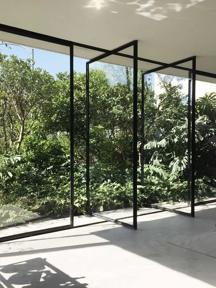 Aluminum Frame Glass Revolving Door Safety Entrance Pivot Doors Windproof and Rainproof Revolving Doors for Household Use
Aluminum Frame Glass Revolving Door Safety Entrance Pivot Doors Windproof and Rainproof Revolving Doors for Household Use