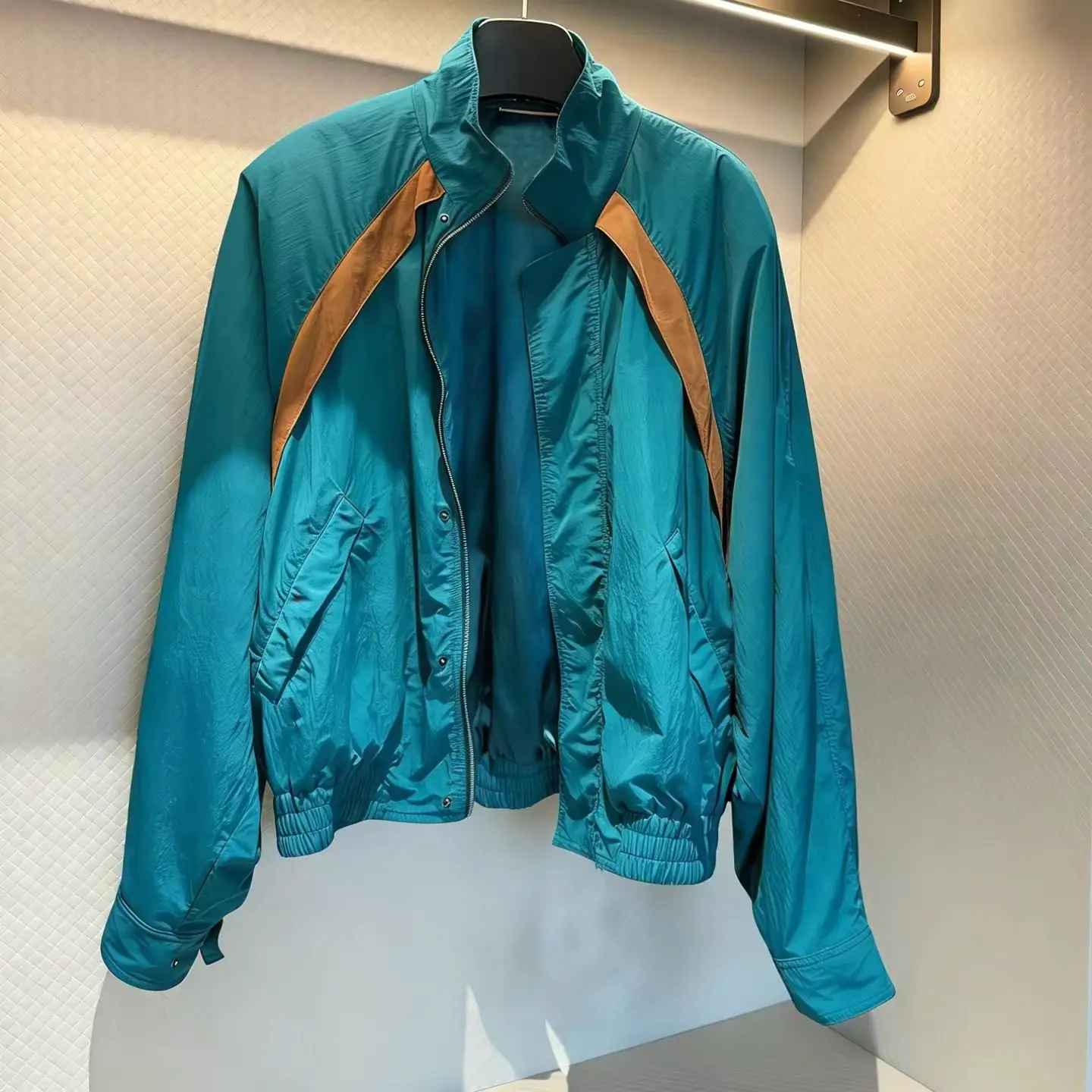 Women's Embroidery Colorblock Stand Collar Jacket Coat Spring/Summer 2026 Casual Zip-Up Loose Fit with Drawstring Waist
Women's Embroidery Colorblock Stand Collar Jacket Coat Spring/Summer 2026 Casual Zip-Up Loose Fit with Drawstring Waist