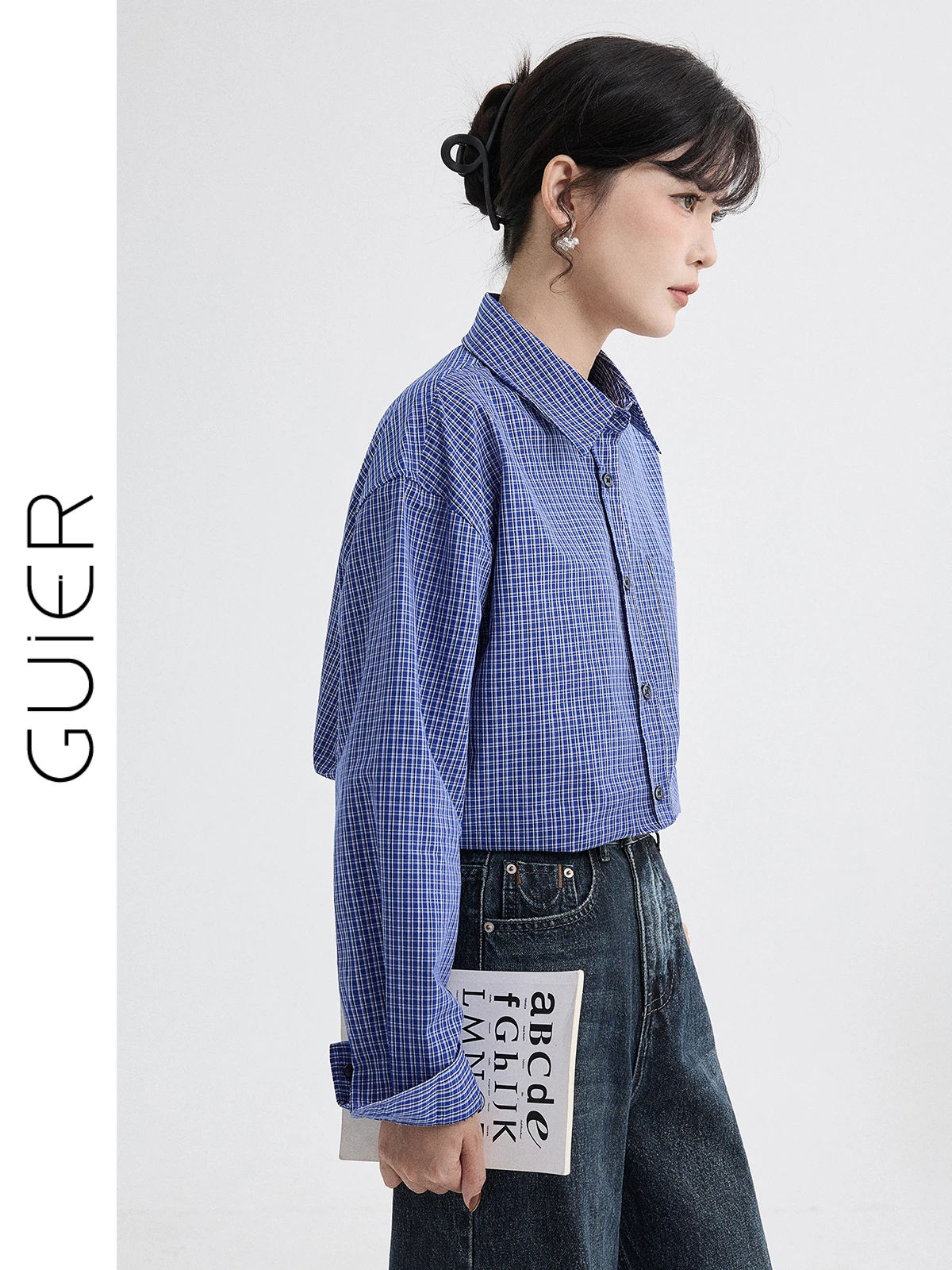 Синий клетчатый свободный женский свитер 2026 года, новая весенняя коллекция, высококачественный повседневный свитер для девушек, премиум-класса, с длинным рукавом и воротником.
Синий клетчатый свободный женский свитер 2026 года, новая весенняя коллекция, высококачественный повседневный свитер для девушек, премиум-класса, с длинным рукавом и воротником.