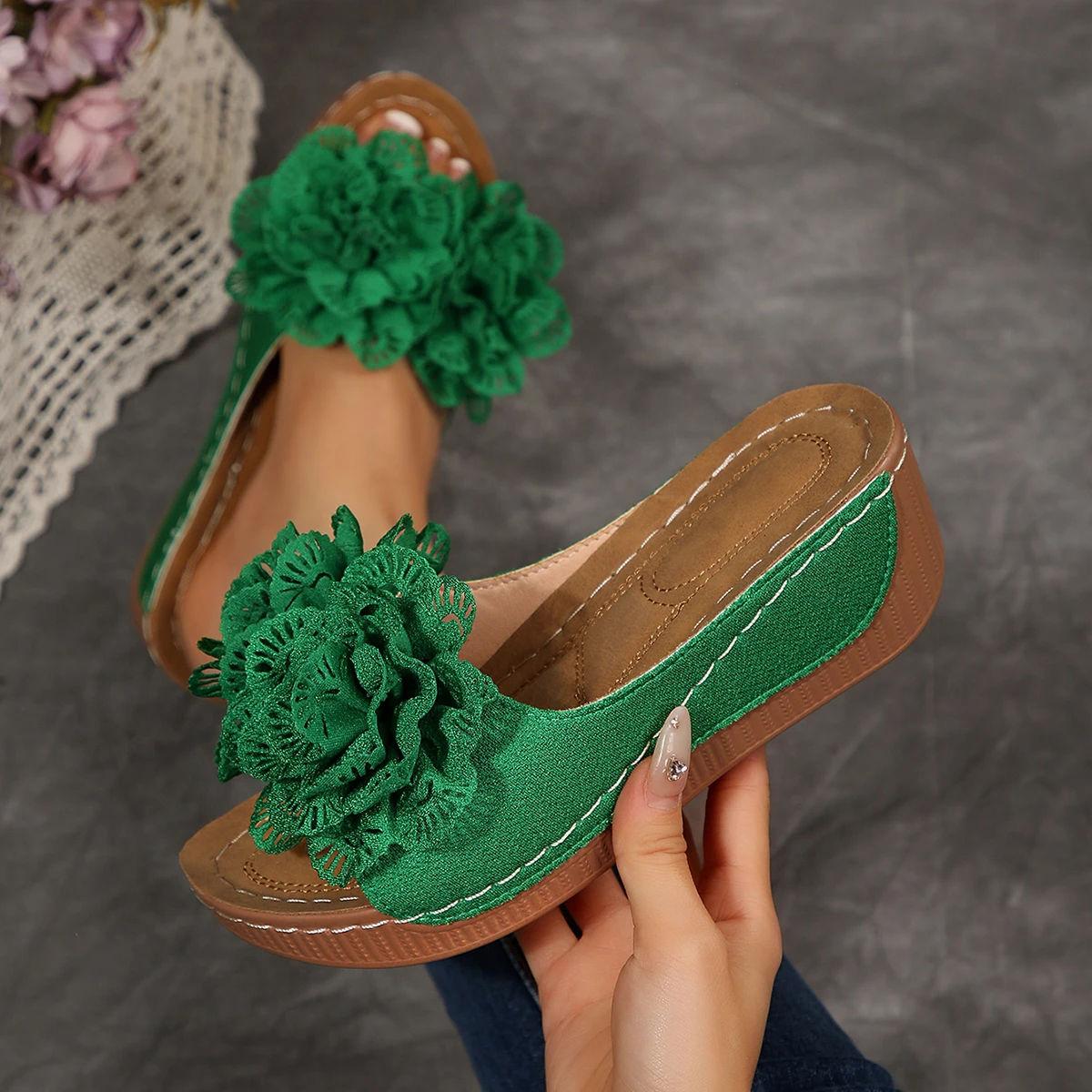 2025 New Women Slippers Platform Slip on Fashion Woman Shoes Summer Sandals Comfortable Flower Wedges Slippers Slides Women
2025 New Women Slippers Platform Slip on Fashion Woman Shoes Summer Sandals Comfortable Flower Wedges Slippers Slides Women