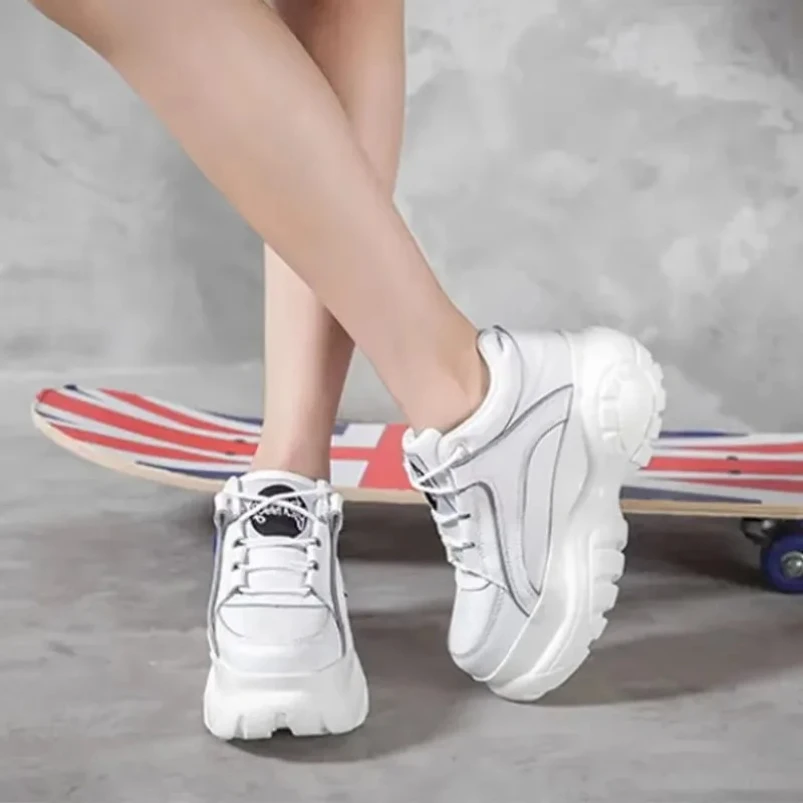 Женские кроссовки 2021, спортивная обувь на танкетке в стиле Лолиты с круглым носком, обувь на платформе в стиле ретро с сердечком
Женские кроссовки 2021, спортивная обувь на танкетке в стиле Лолиты с круглым носком, обувь на платформе в стиле ретро с сердечком