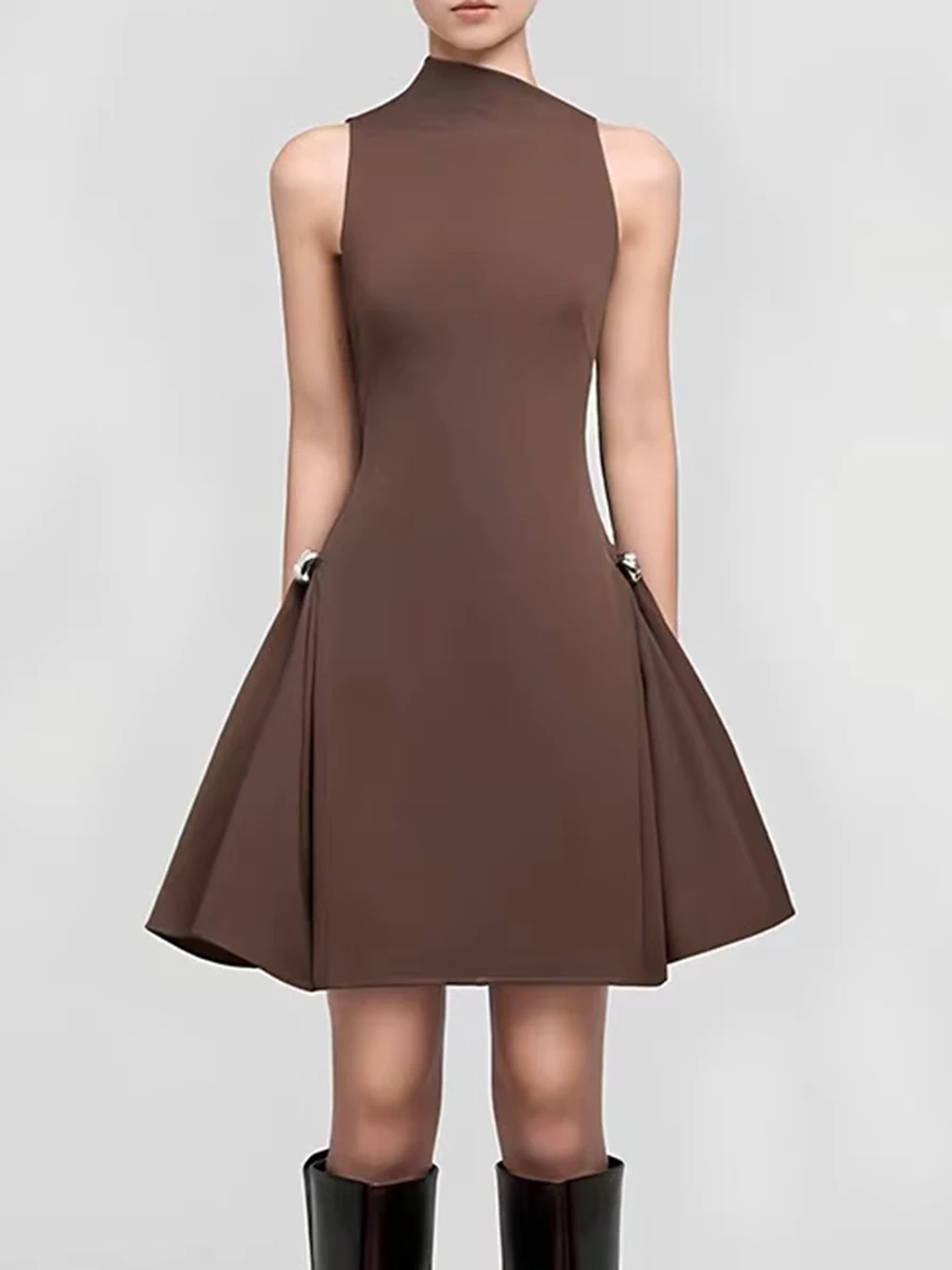 TWOTWINSTYLE однотонные платья для похудения со складками для женщин с круглым вырезом без рукавов и высокой талией темпераментное мини-платье женская мода
TWOTWINSTYLE однотонные платья для похудения со складками для женщин с круглым вырезом без рукавов и высокой талией темпераментное мини-платье женская мода