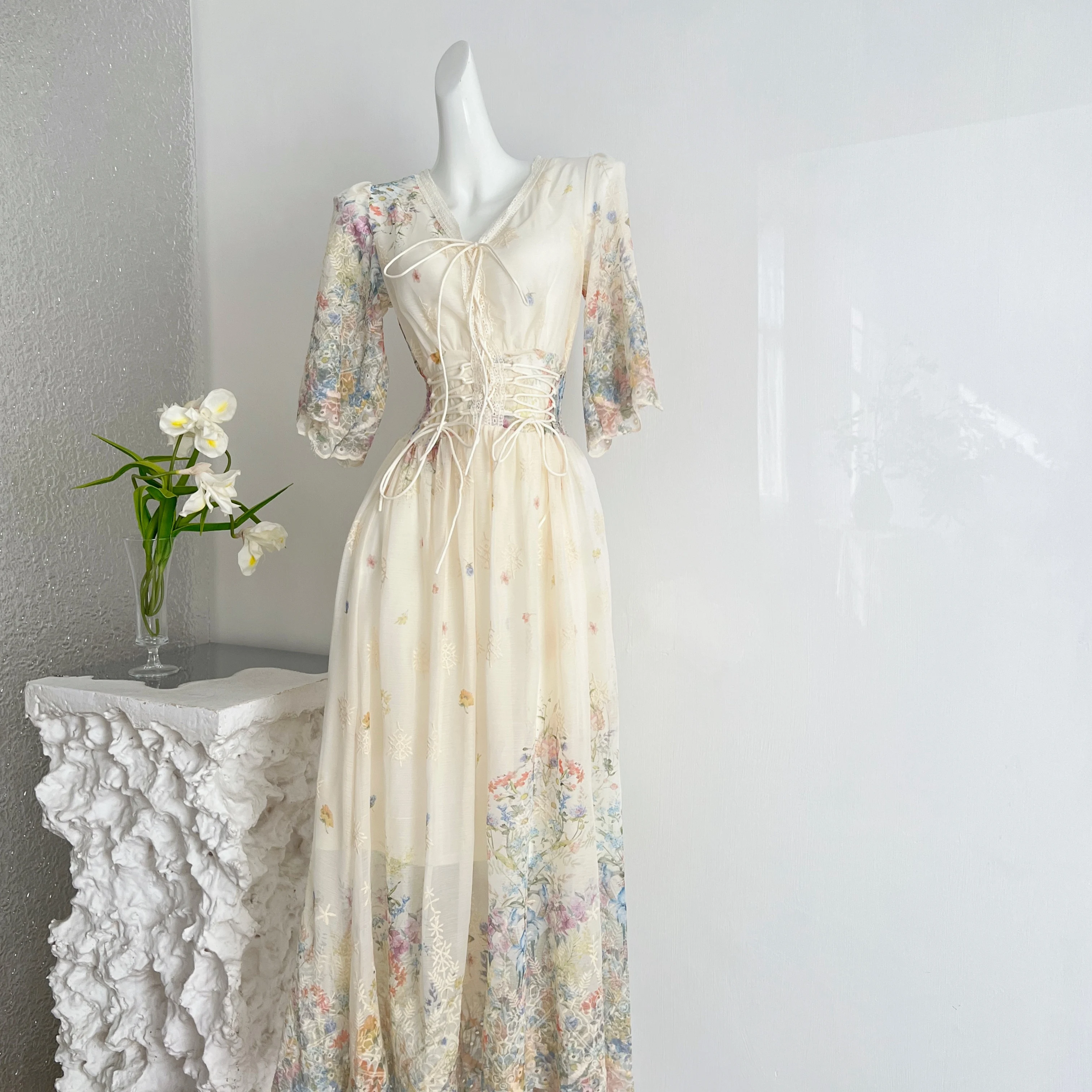 Southeast Asian Floral Lace Trim V-neck Dress Women's Waist-cinching A-line Skirt Long Holiday Dress Pure Desire Style
Southeast Asian Floral Lace Trim V-neck Dress Women's Waist-cinching A-line Skirt Long Holiday Dress Pure Desire Style