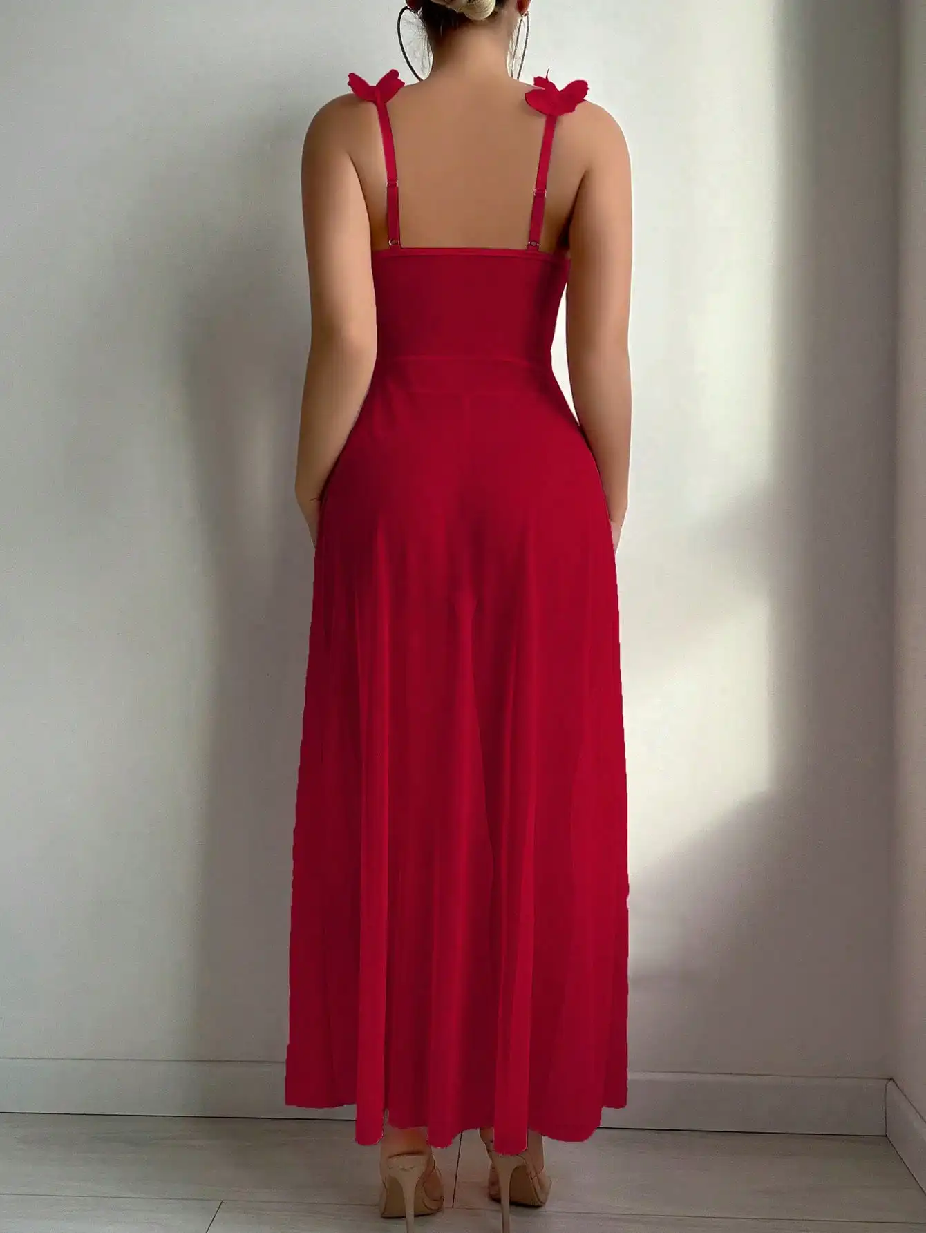 Розовая ночная сорочка макси из кружевной сетки с цветочным узором и комплектом трусиков-стрингов
Розовая ночная сорочка макси из кружевной сетки с цветочным узором и комплектом трусиков-стрингов