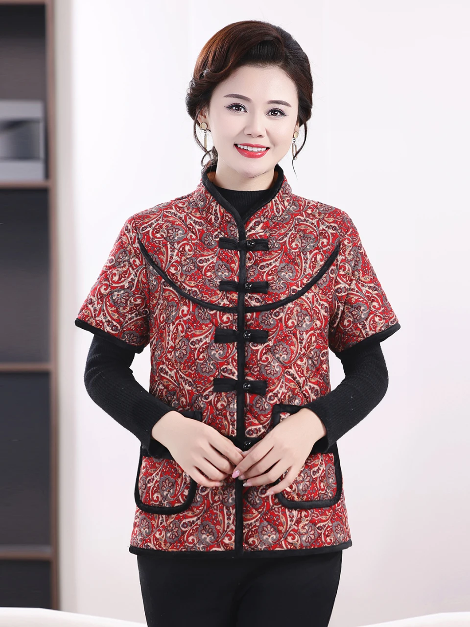 Женский утепленный жилет с воротником-стойкой на пуговицах, с принтом в стиле ретро, из хлопка, для зимы, в стиле танчжуан
Женский утепленный жилет с воротником-стойкой на пуговицах, с принтом в стиле ретро, из хлопка, для зимы, в стиле танчжуан