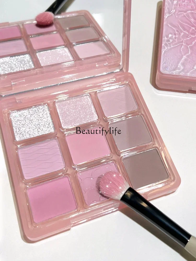 Nine-color eyeshadow gray-pink low-saturation pure desire wind eyeshadow disc niche
Nine-color eyeshadow gray-pink low-saturation pure desire wind eyeshadow disc niche