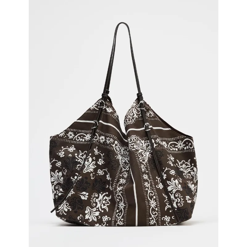 Famous Brands Printed Tote Bag Women High Quality Fabric Large Capacity Shopper Bag Double Shoulder Straps With Metal Detail
Famous Brands Printed Tote Bag Women High Quality Fabric Large Capacity Shopper Bag Double Shoulder Straps With Metal Detail