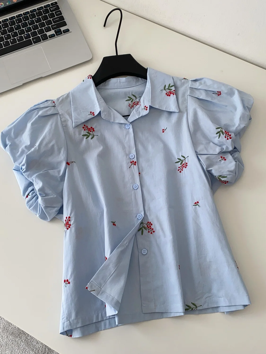 Korean Style Embroidered Design Sweet Anti-Aging Women's Shirt Summer Lantern Sleeve Turn-down Collar Open Cardigan Commute S...
Korean Style Embroidered Design Sweet Anti-Aging Women's Shirt Summer Lantern Sleeve Turn-down Collar Open Cardigan Commute S...
