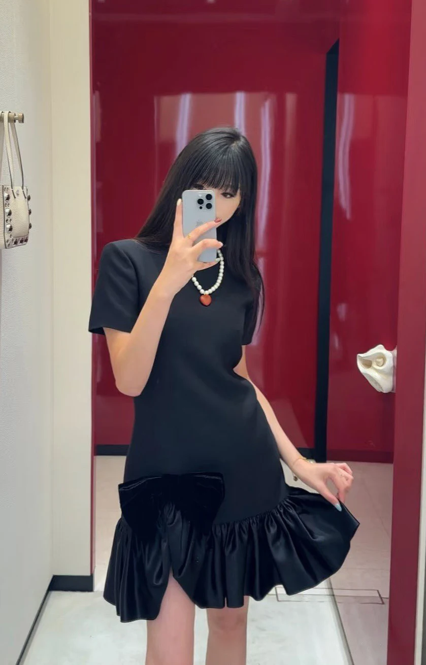 2025 New Arrival Women's Vintage Velvet Bow Black Dress Short Sleeve Fashion Ruffles Slim A-Line Silk Wool Party Dress
2025 New Arrival Women's Vintage Velvet Bow Black Dress Short Sleeve Fashion Ruffles Slim A-Line Silk Wool Party Dress