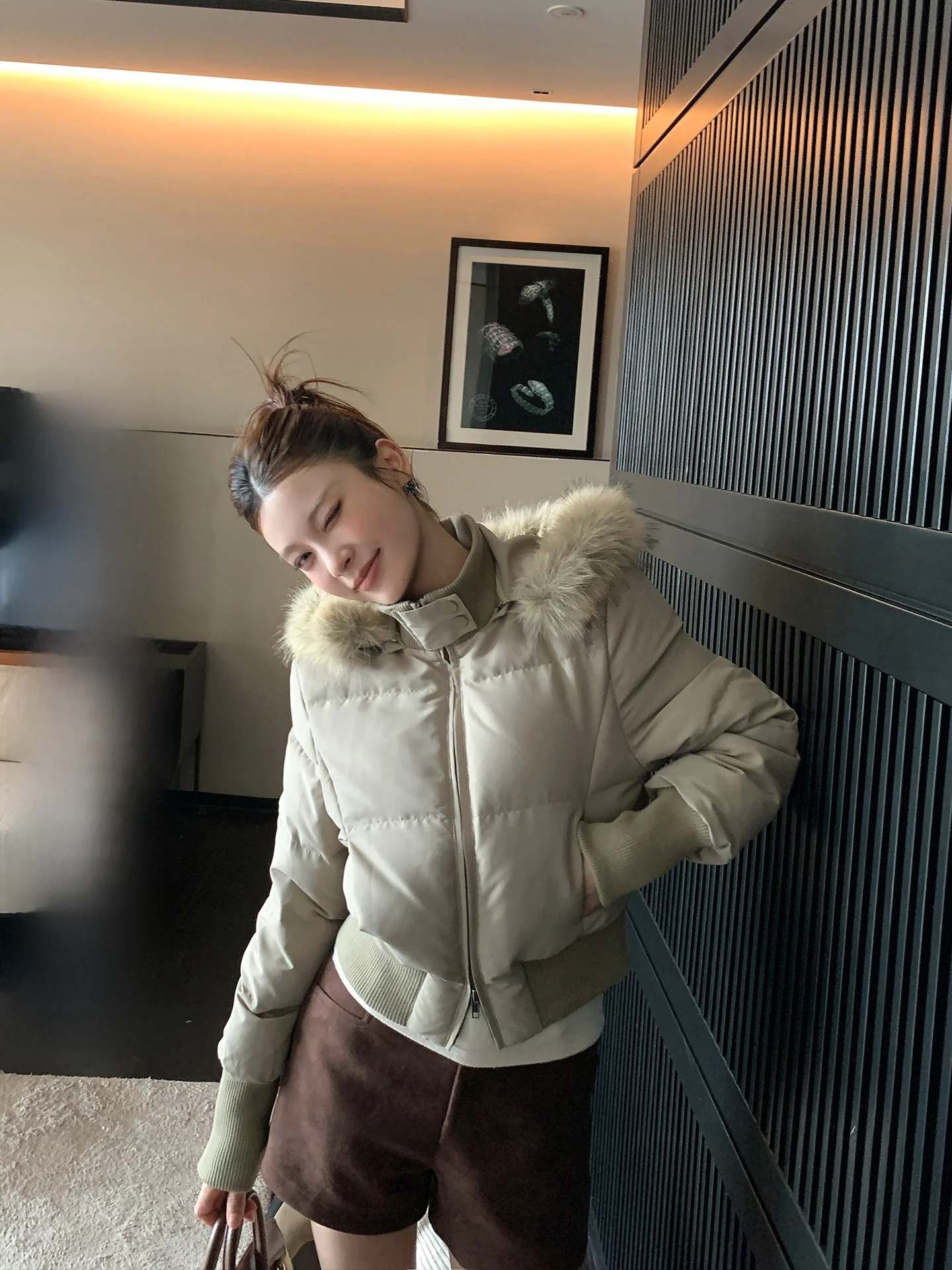 LIONE Wed Khaki een Eco-Friendly ort Puffer Jaet with Fur Collar Waist-Cinching Slimming Outerwear New Model
LIONE Wed Khaki een Eco-Friendly ort Puffer Jaet with Fur Collar Waist-Cinching Slimming Outerwear New Model