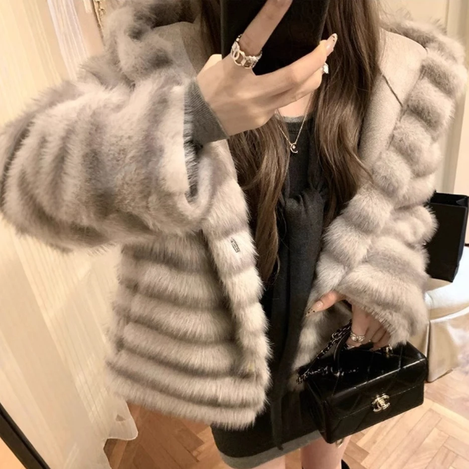 Faux Fur Coats Women Hooded Full Sleeve Short Coat Thick Warm Y2k Streetwear Overcoat Jackets Work Outerwear 2025 Autumn Winter
Faux Fur Coats Women Hooded Full Sleeve Short Coat Thick Warm Y2k Streetwear Overcoat Jackets Work Outerwear 2025 Autumn Winter