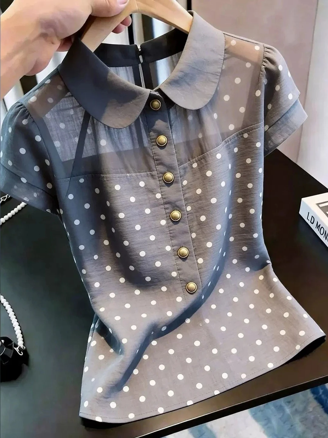 Chic Short Sleeve Commuter Shirt Stylish Slimming Design Korean Style Straight Cut Silk Top Summer Fashionable Polka Dot Print
Chic Short Sleeve Commuter Shirt Stylish Slimming Design Korean Style Straight Cut Silk Top Summer Fashionable Polka Dot Print