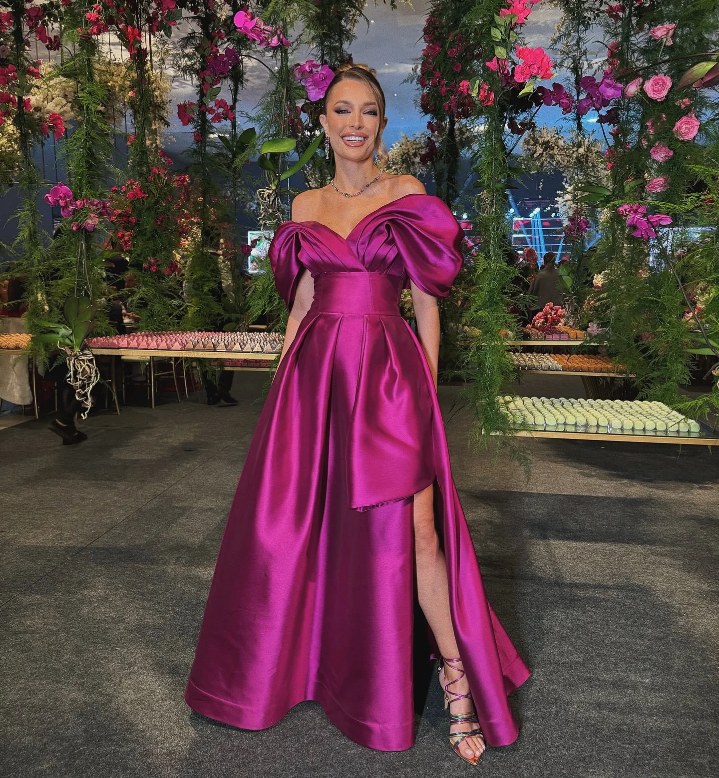 Customized Classic Off the Shoulder Front Slit Evening Dresses Graceful Satin Pleats Purple Vestido De Festa Vestido De Noche
Customized Classic Off the Shoulder Front Slit Evening Dresses Graceful Satin Pleats Purple Vestido De Festa Vestido De Noche