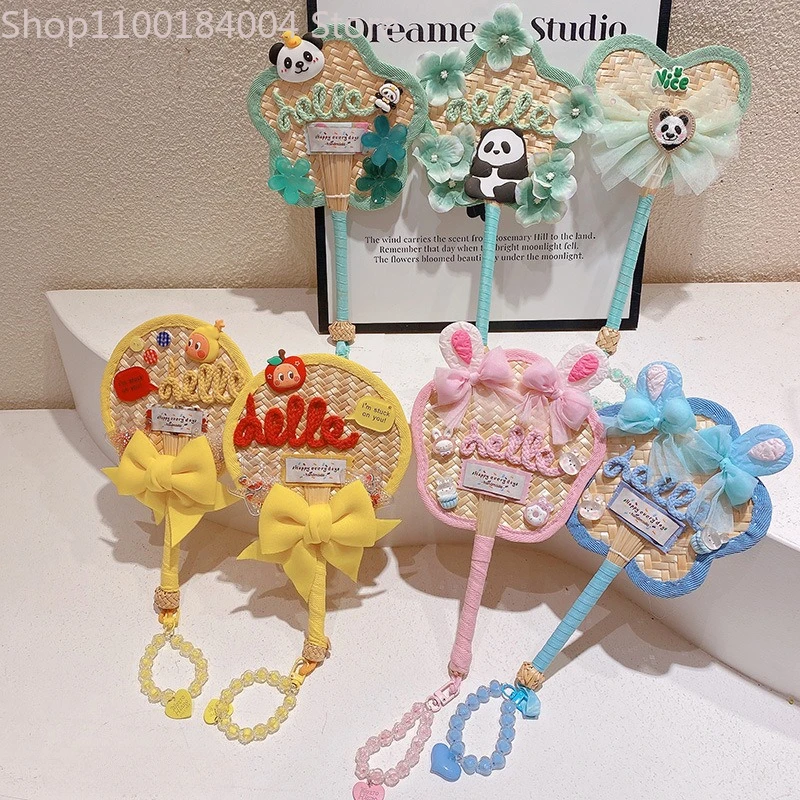 Hand-woven creative cartoon panda palm fan, portable and easy to carry, hand-cranked fan with customizable letters
Hand-woven creative cartoon panda palm fan, portable and easy to carry, hand-cranked fan with customizable letters