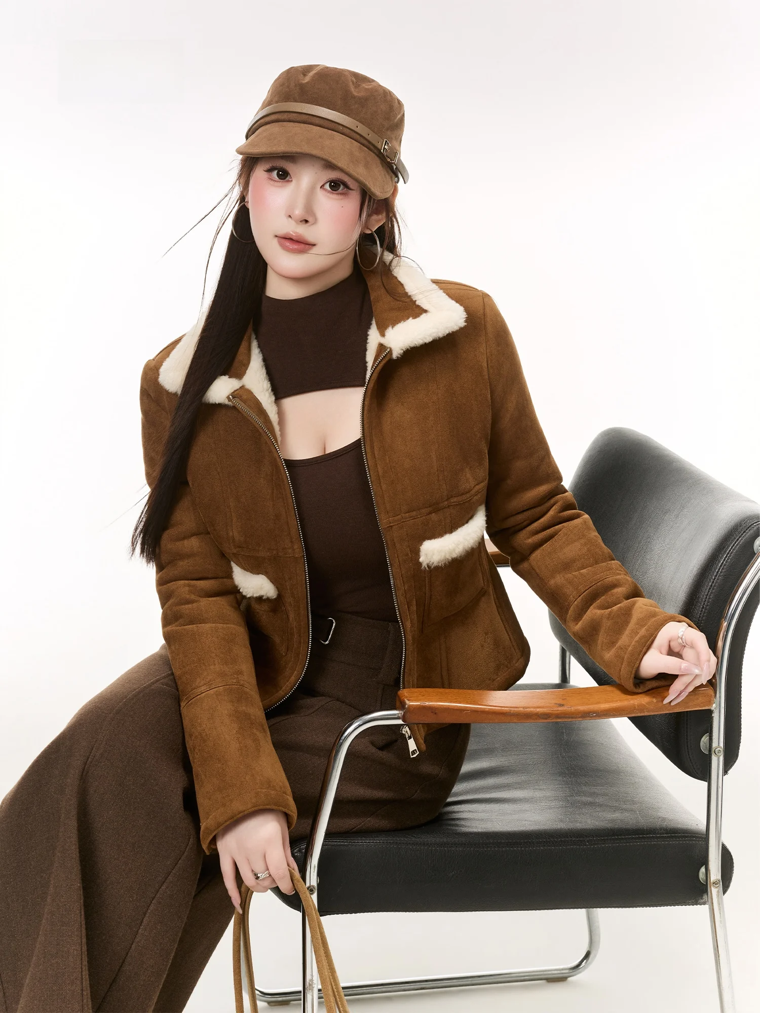 Белое женское зимнее пальто White Son Private Label с рюшами, мехом и кожаными вставками, приталенное, для повседневной носки
Белое женское зимнее пальто White Son Private Label с рюшами, мехом и кожаными вставками, приталенное, для повседневной носки